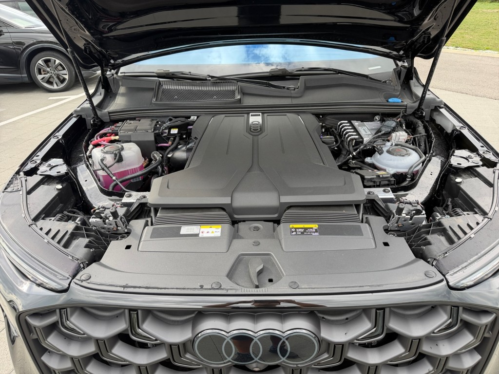 AUDI Q7 SUV TDI quattro 220 kW-image-19