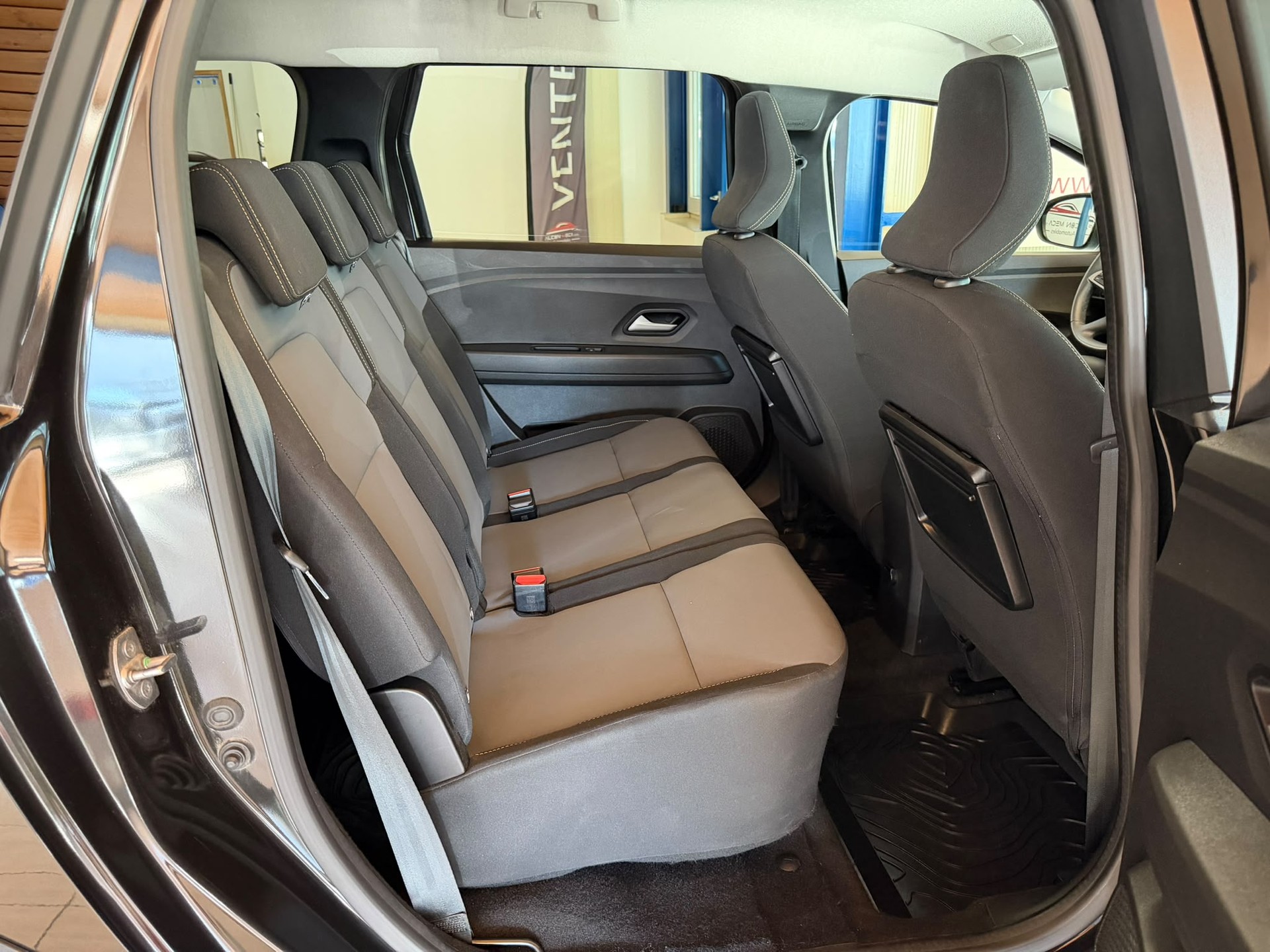 DACIA Jogger HEV 140 Expression-image-19
