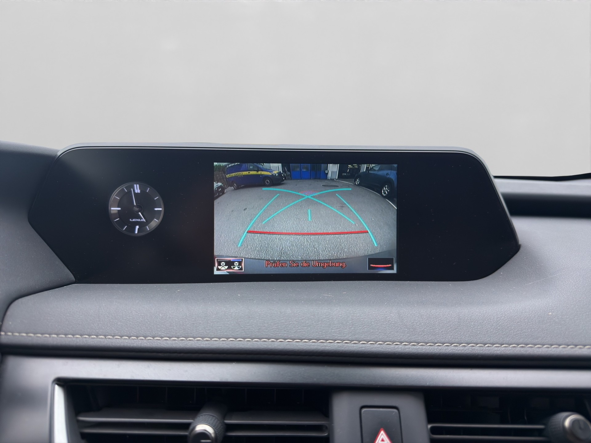 LEXUS UX 250h Comfort AWD Automatic-image-9