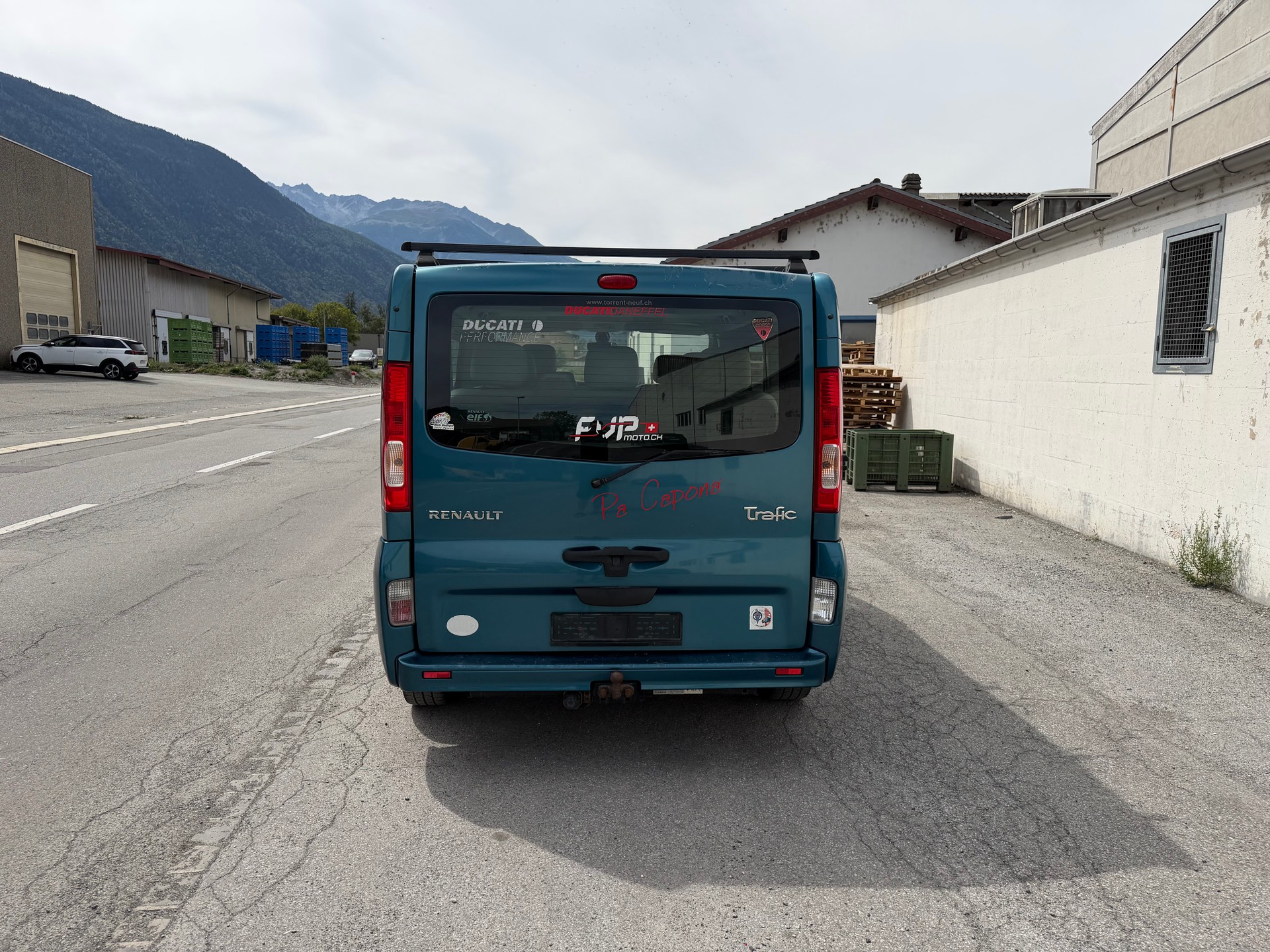 RENAULT Trafic 2.5dCi L1H1 Passenger Expression-image-10