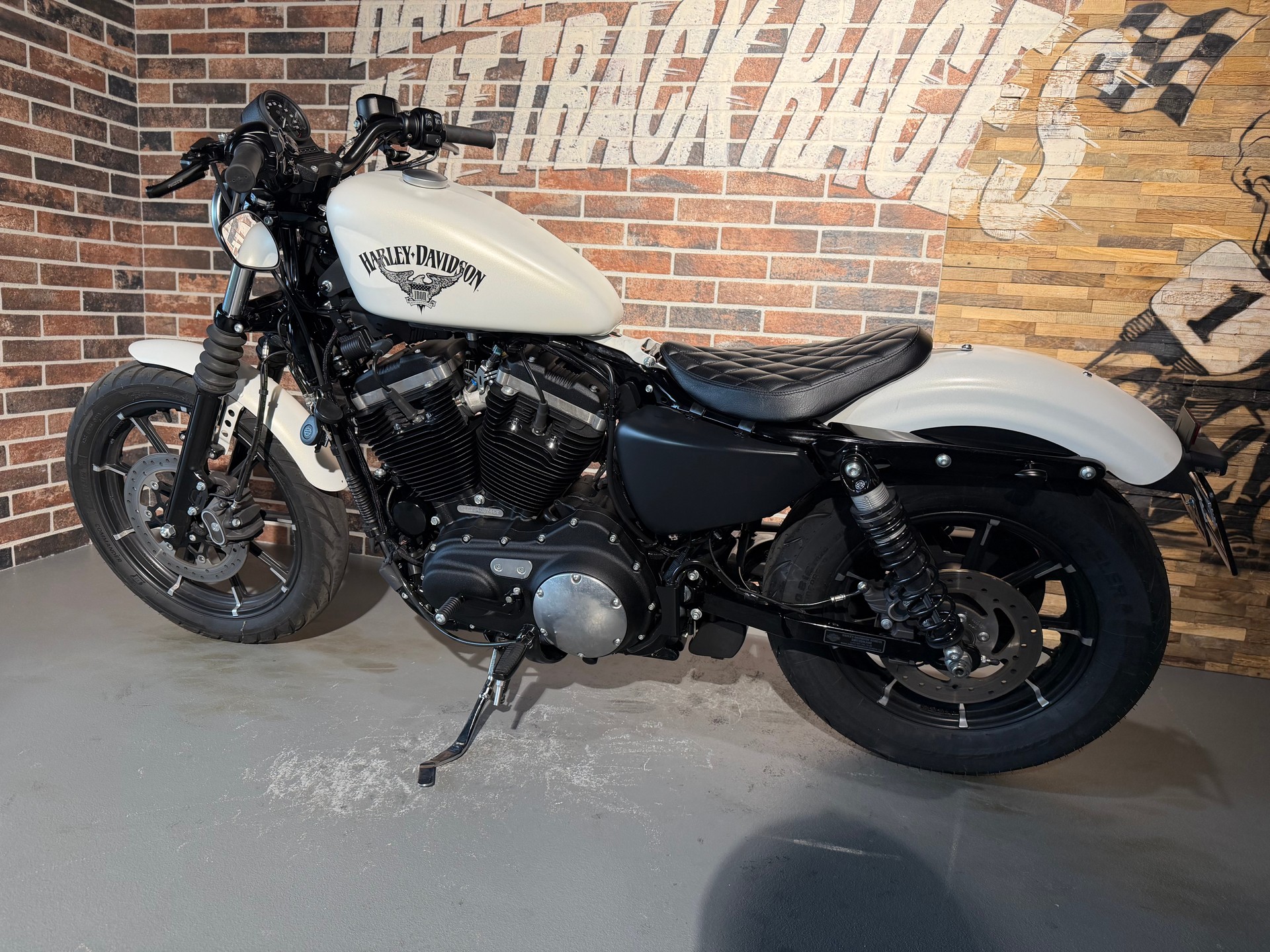 HARLEY-DAVIDSON XL 883 N Sportster Iron ABS-showroom-element-2