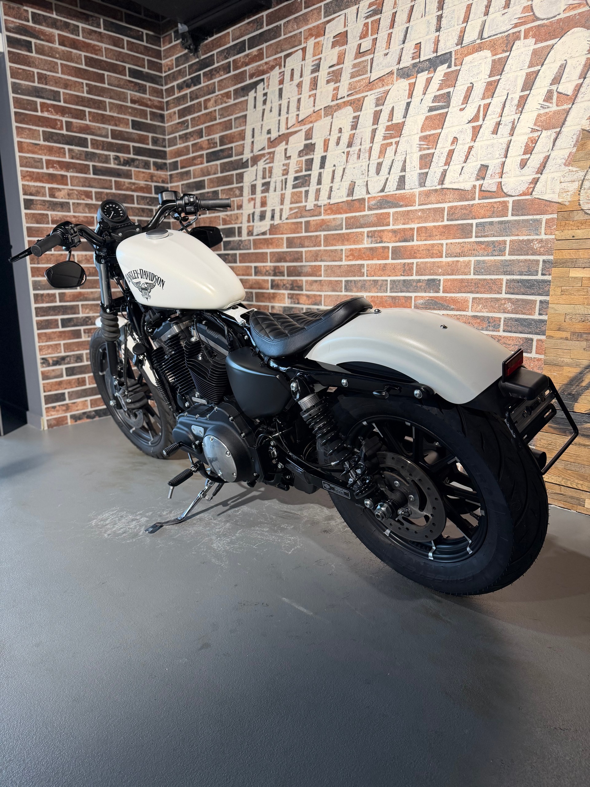 HARLEY-DAVIDSON XL 883 N Sportster Iron ABS-showroom-element-3