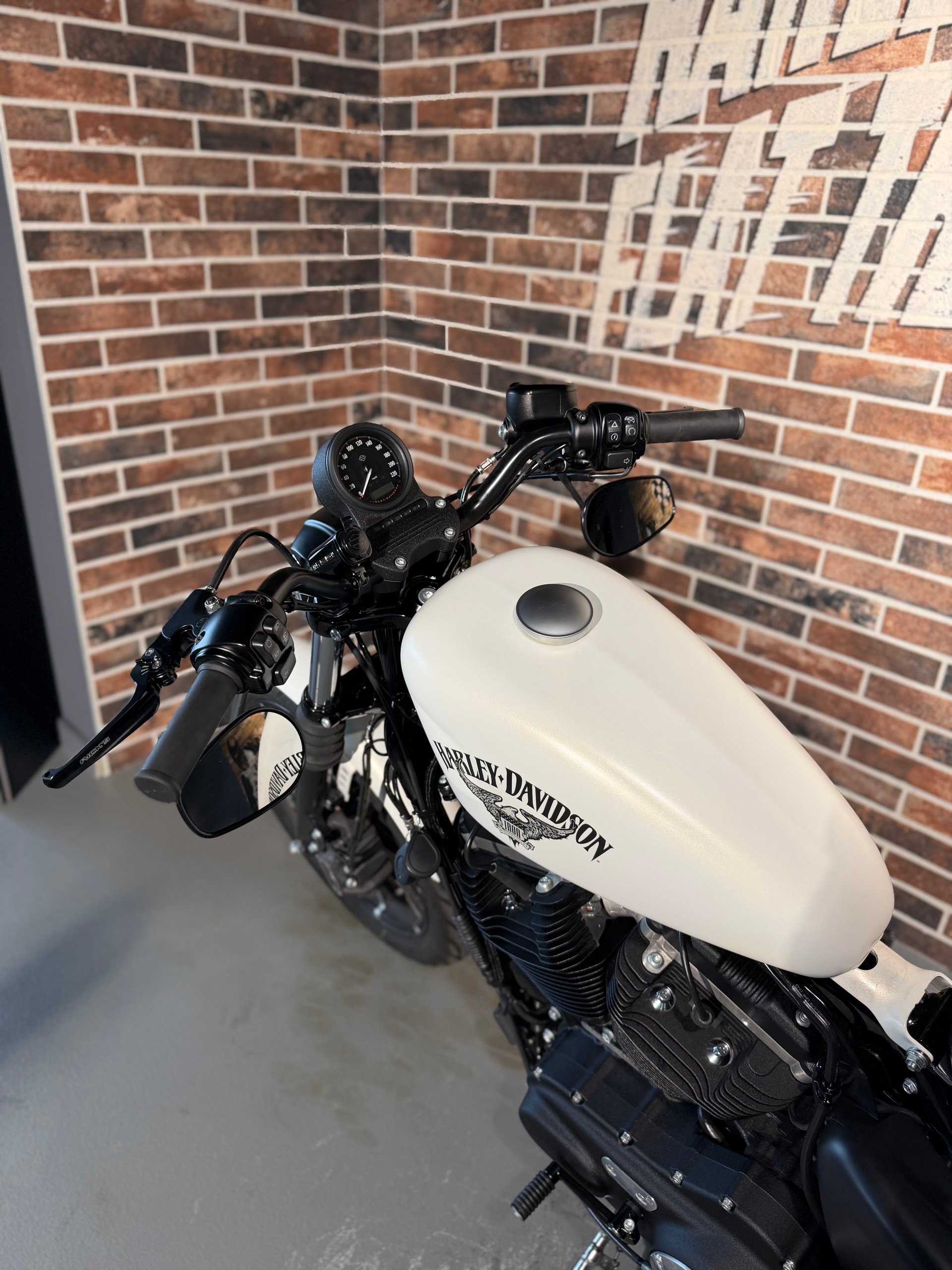 HARLEY-DAVIDSON XL 883 N Sportster Iron ABS-image-4