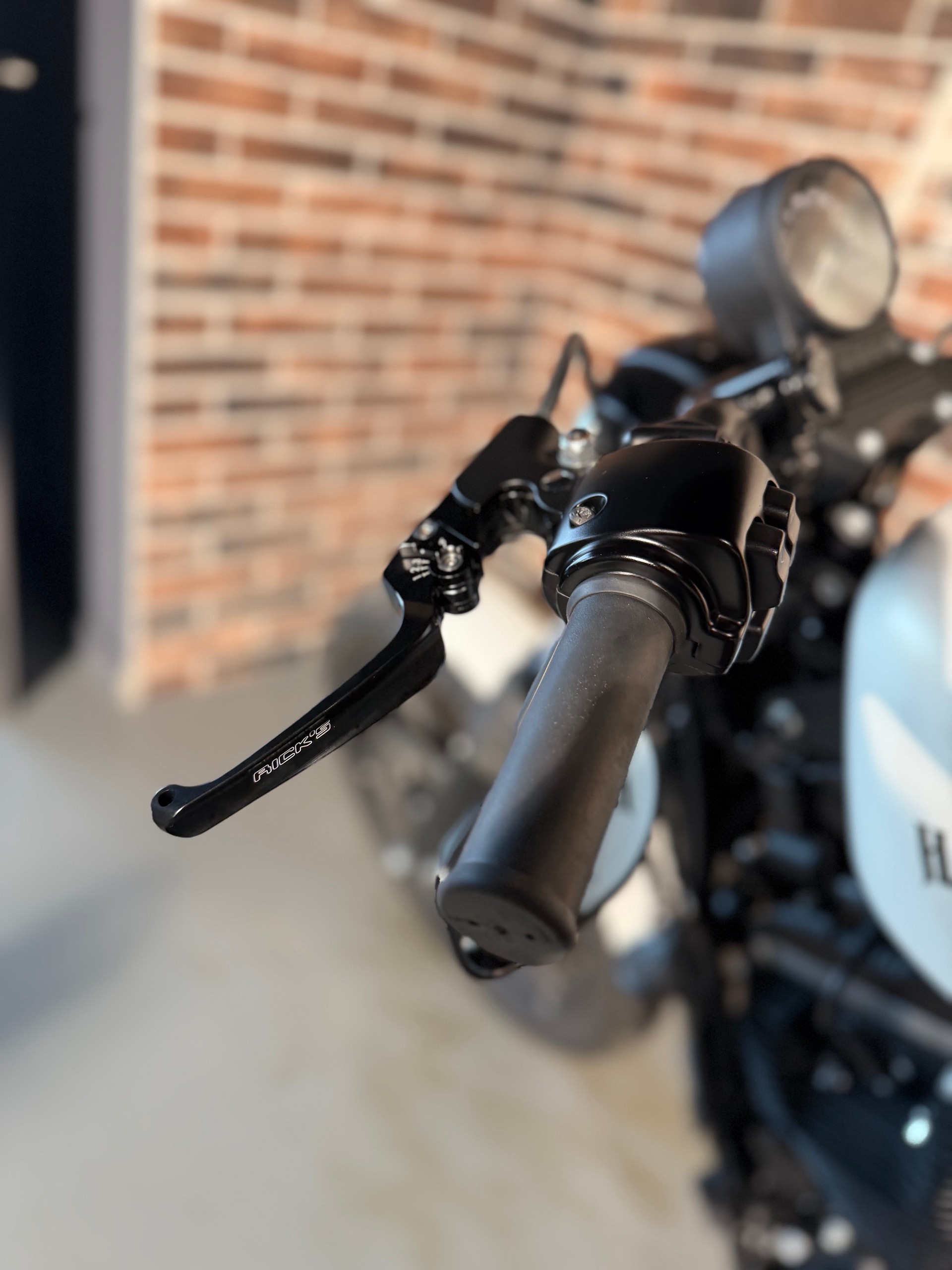 HARLEY-DAVIDSON XL 883 N Sportster Iron ABS-image-5