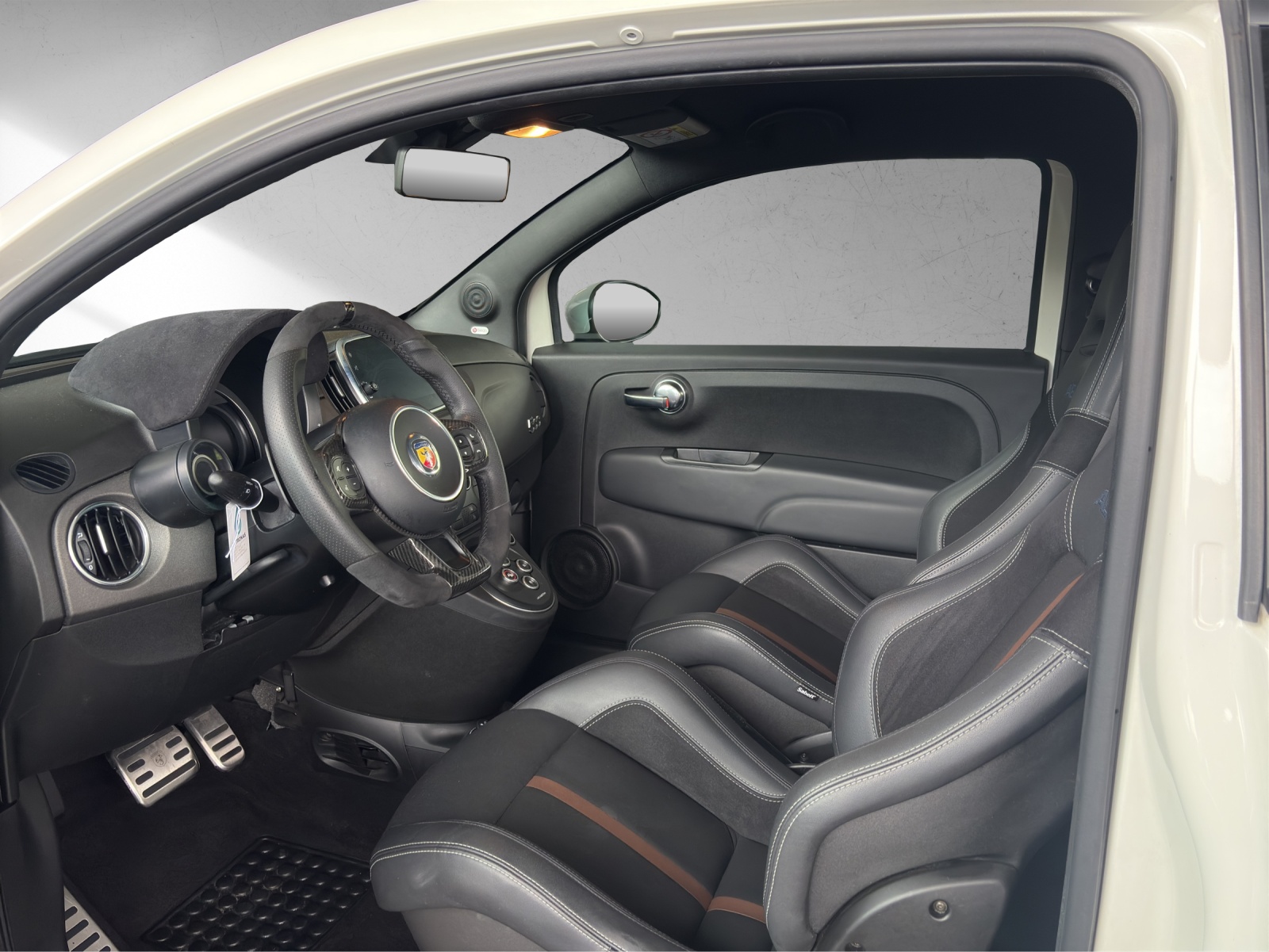 FIAT 695 1.4 16V Turbo Abarth 70 Anniversario-image-5