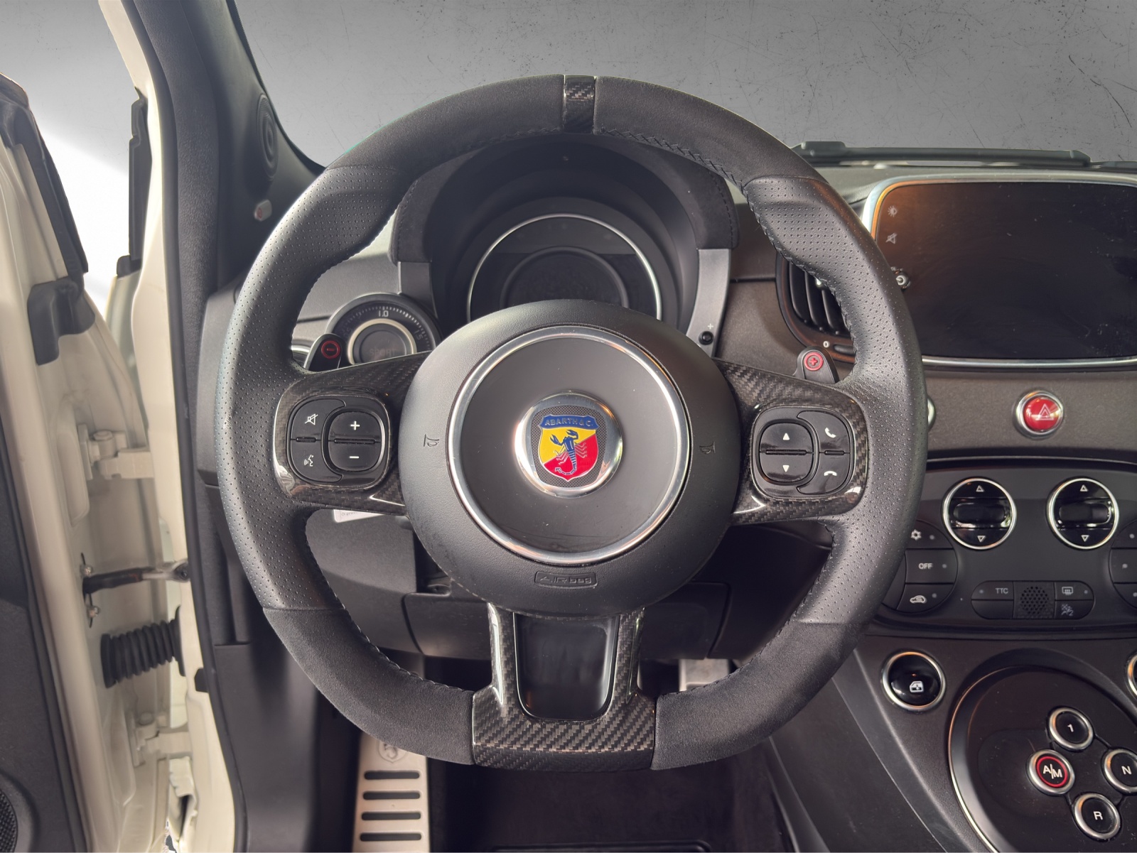 FIAT 695 1.4 16V Turbo Abarth 70 Anniversario-image-7