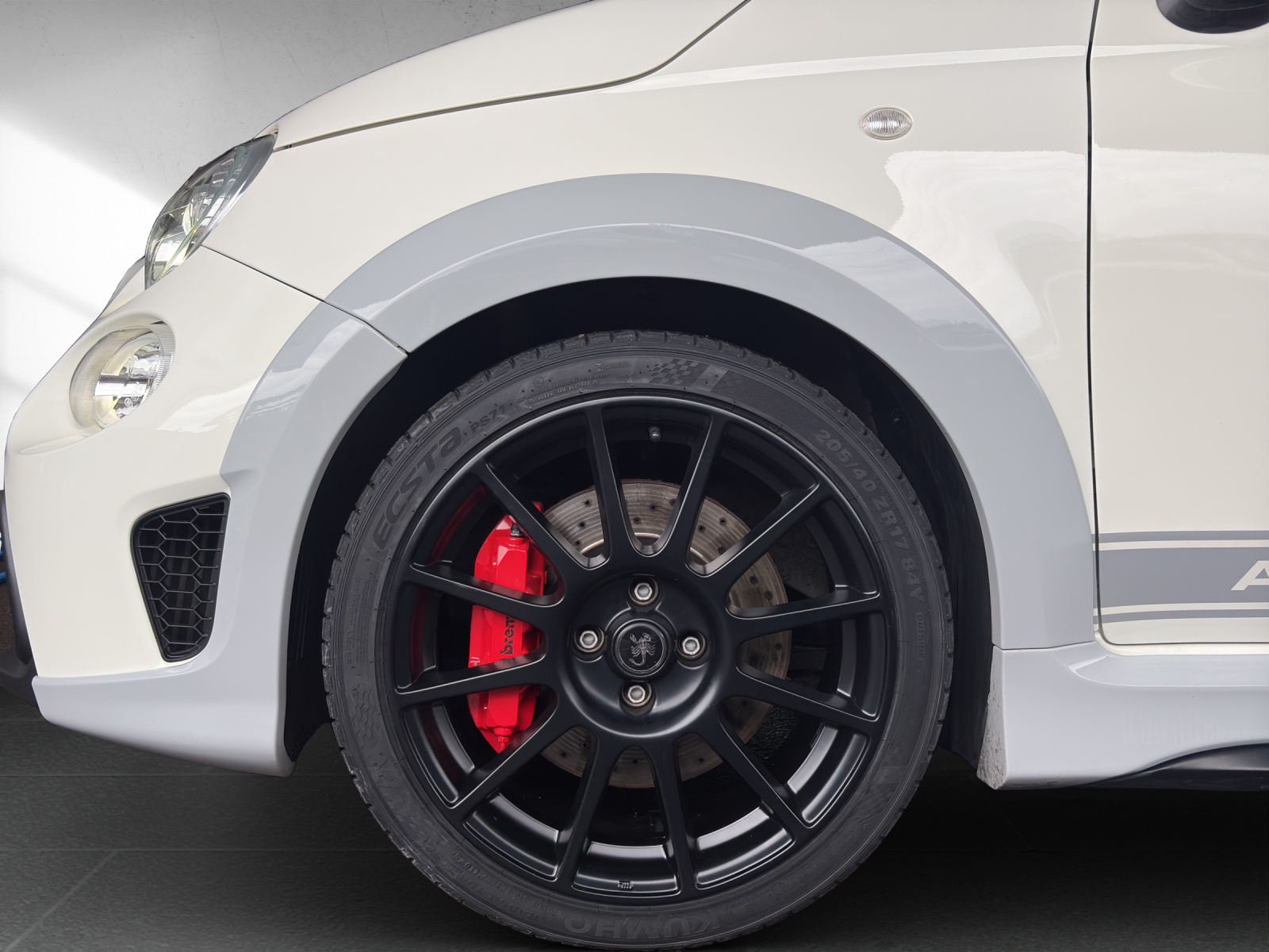 FIAT 695 1.4 16V Turbo Abarth 70 Anniversario-image-8