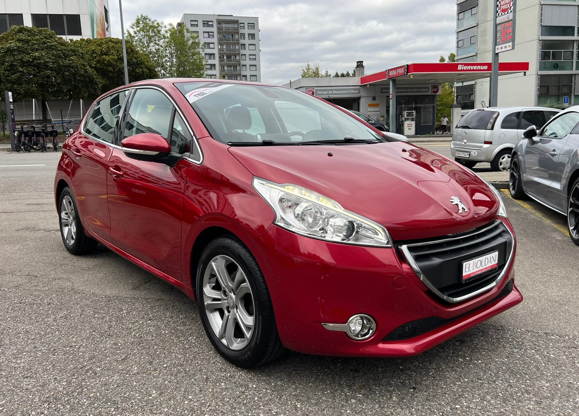 PEUGEOT 208 1.2 THP Allure-image-0