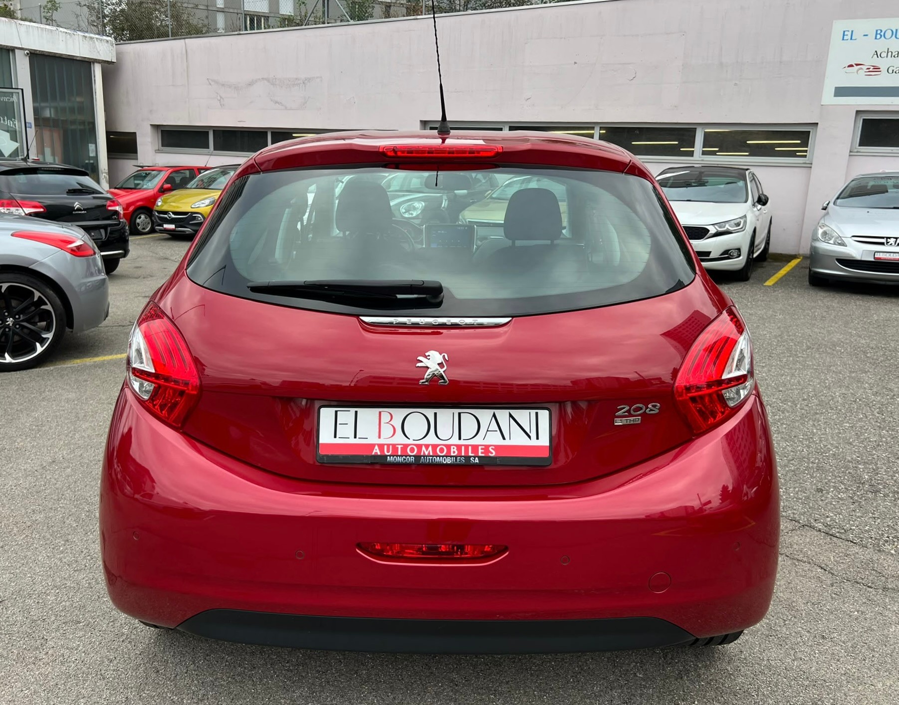 PEUGEOT 208 1.2 THP Allure-image-4
