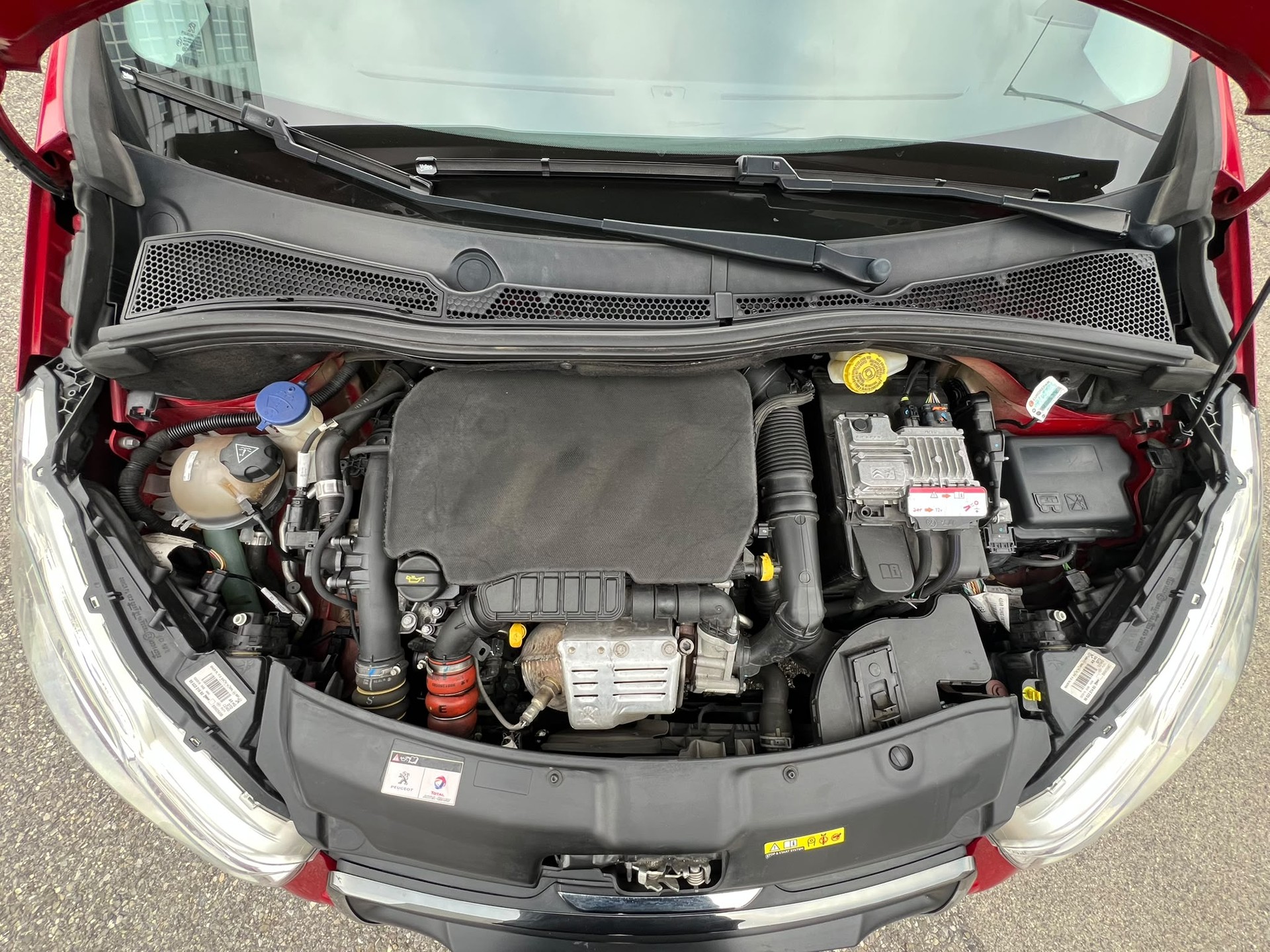 PEUGEOT 208 1.2 THP Allure-image-12