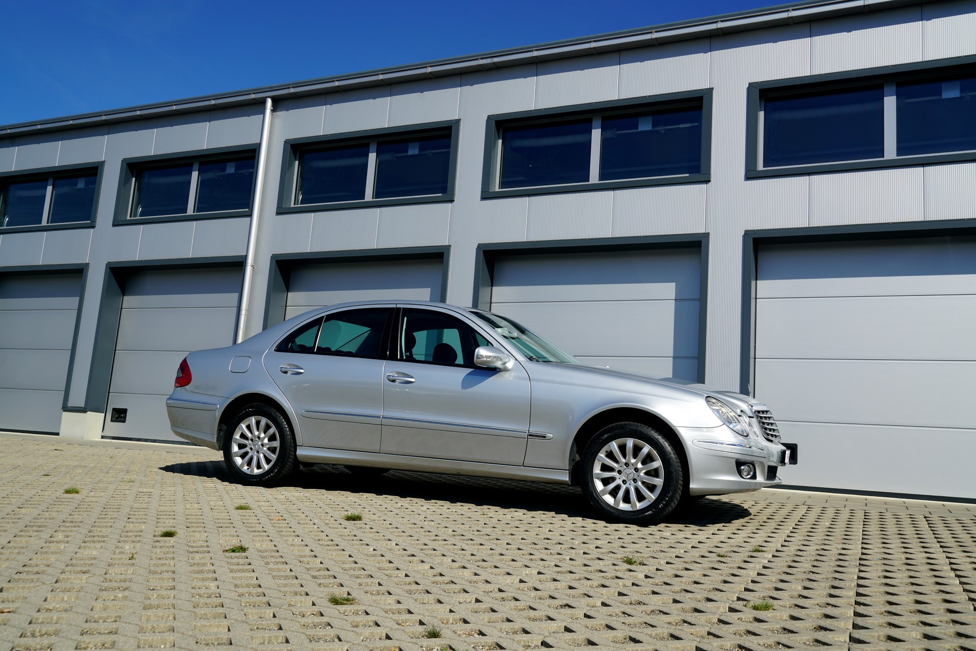 MERCEDES-BENZ E 350 Elégance 4Matic Automatic (CH)-image-9