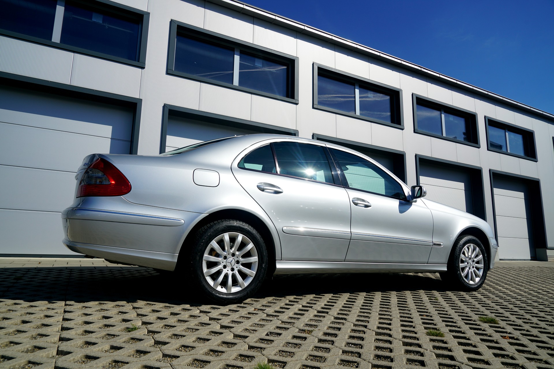 MERCEDES-BENZ E 350 Elégance 4Matic Automatic (CH)-image-10