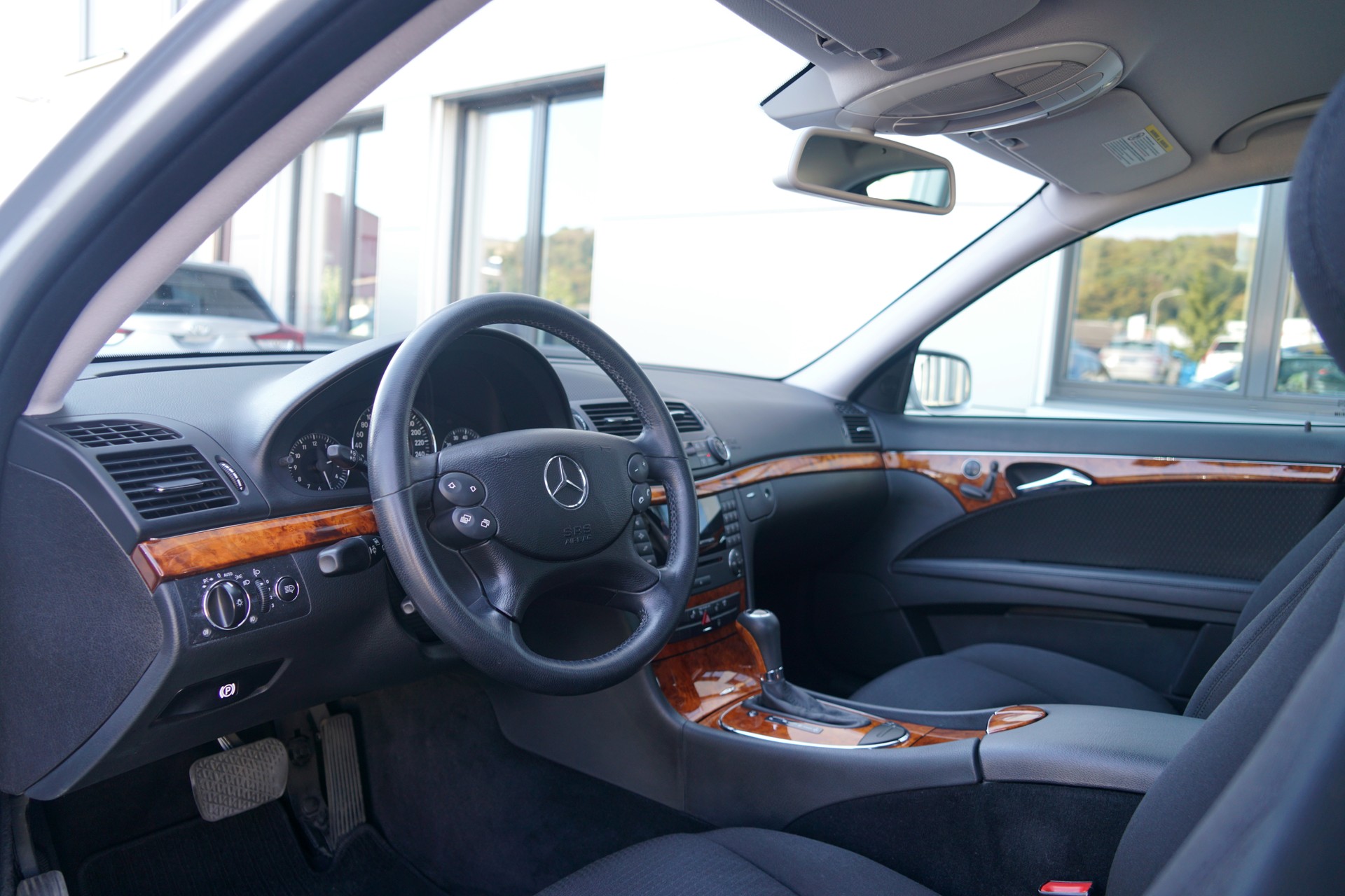 MERCEDES-BENZ E 350 Elégance 4Matic Automatic (CH)-image-4