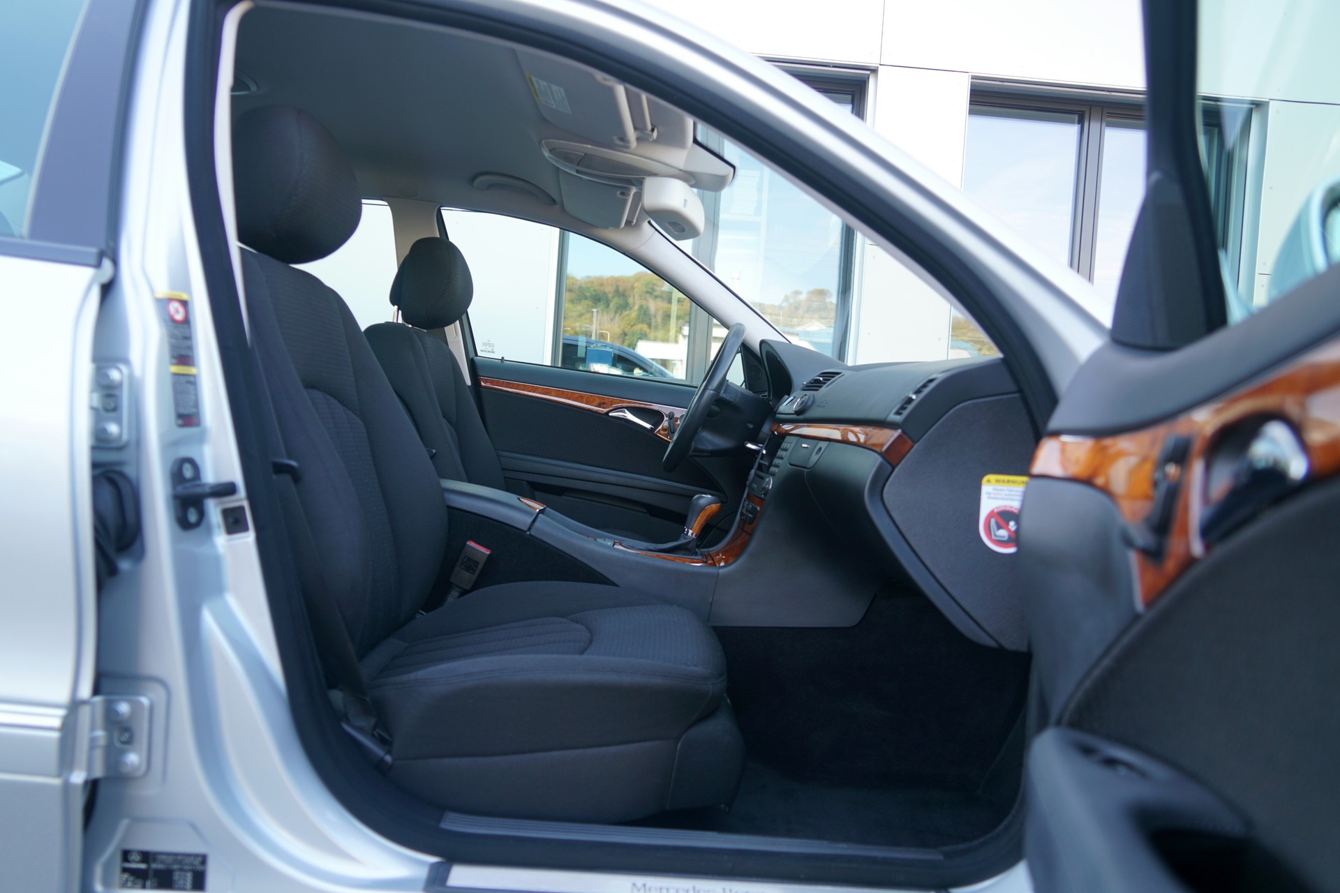 MERCEDES-BENZ E 350 Elégance 4Matic Automatic (CH)-image-12