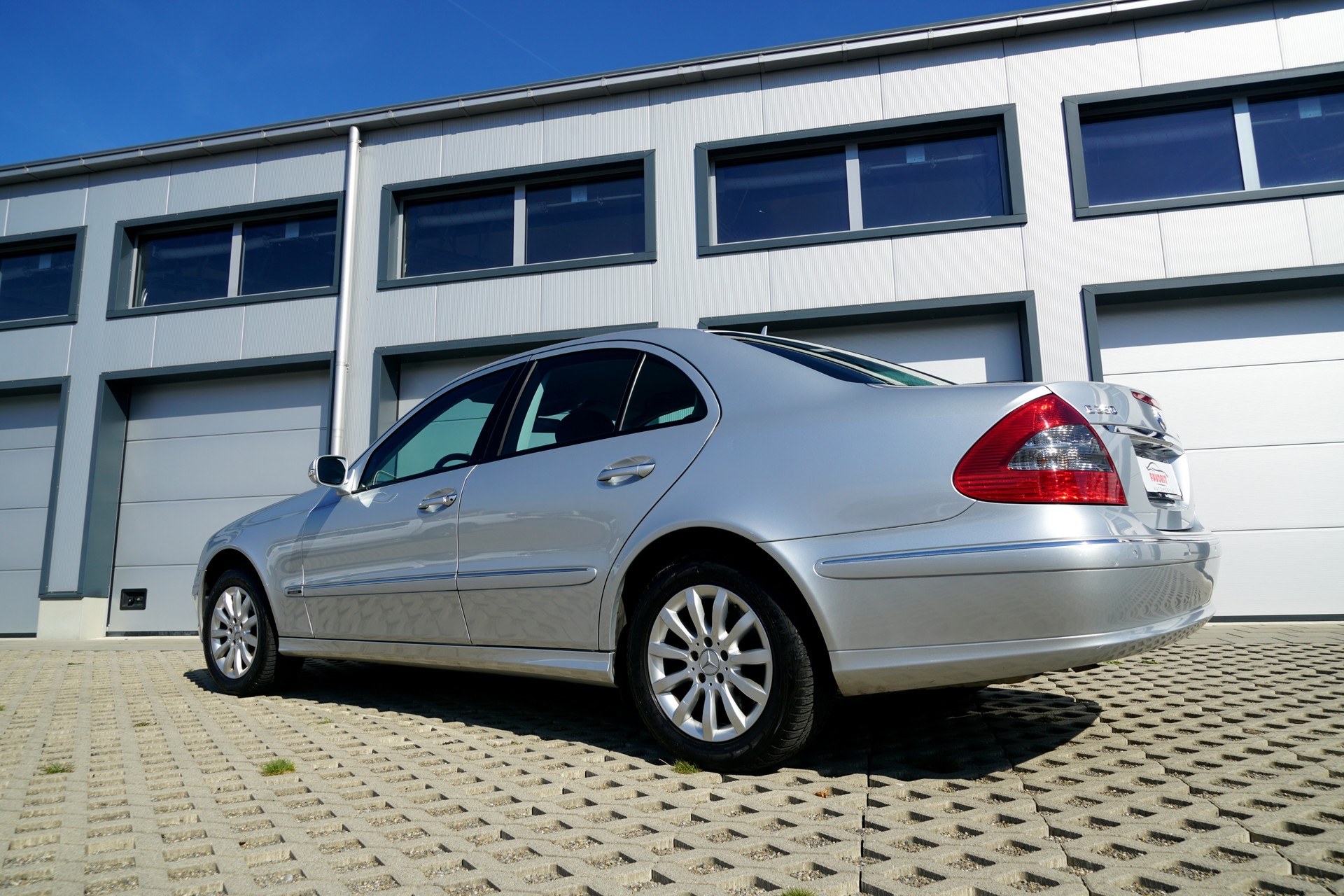 MERCEDES-BENZ E 350 Elégance 4Matic Automatic (CH)-image-14