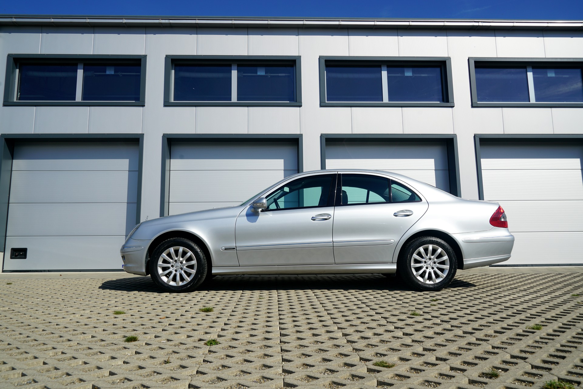 MERCEDES-BENZ E 350 Elégance 4Matic Automatic (CH)-image-8