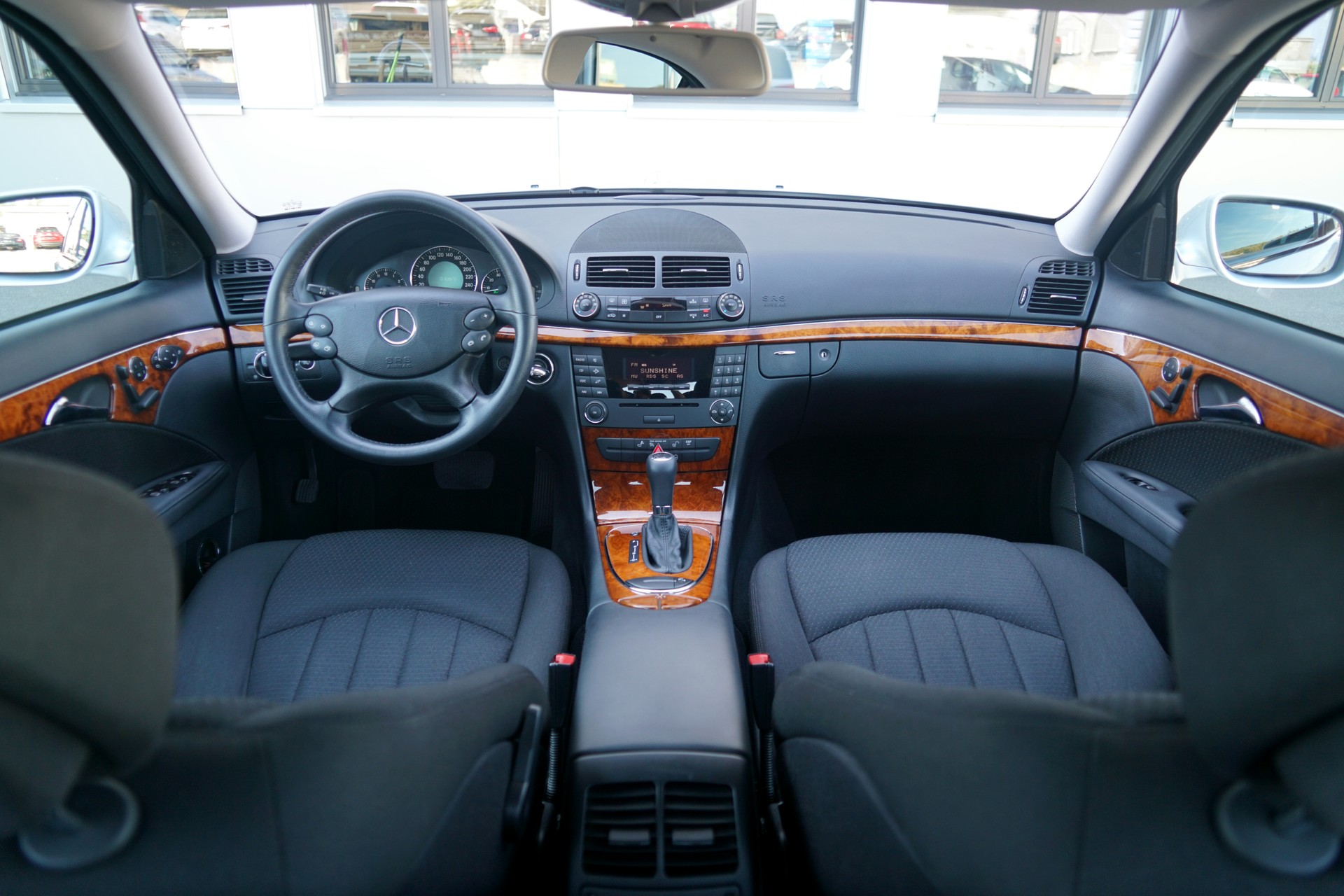 MERCEDES-BENZ E 350 Elégance 4Matic Automatic (CH)-image-6
