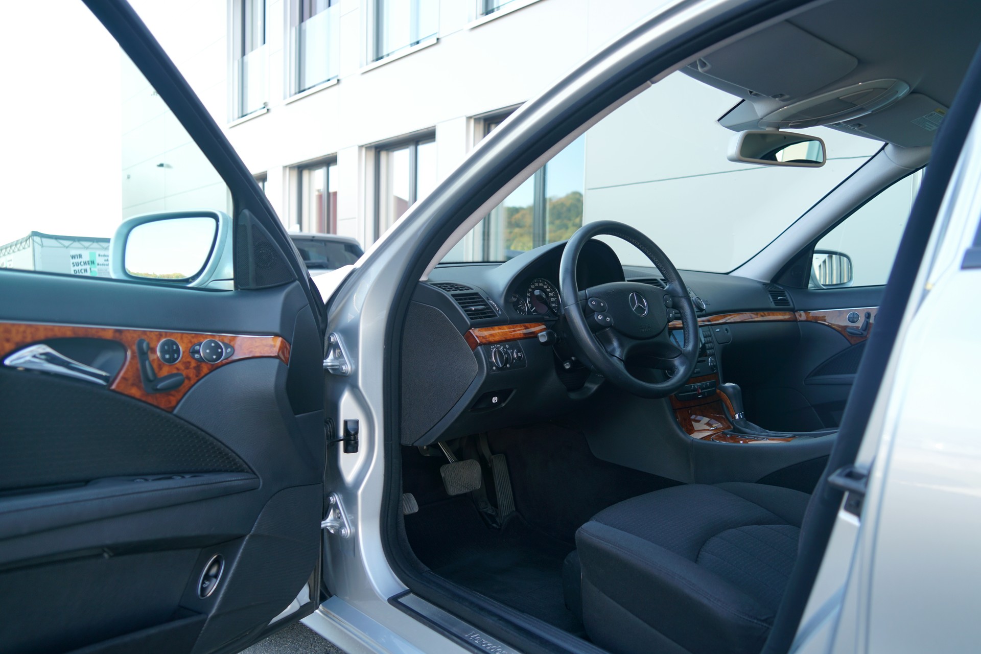 MERCEDES-BENZ E 350 Elégance 4Matic Automatic (CH)-image-3