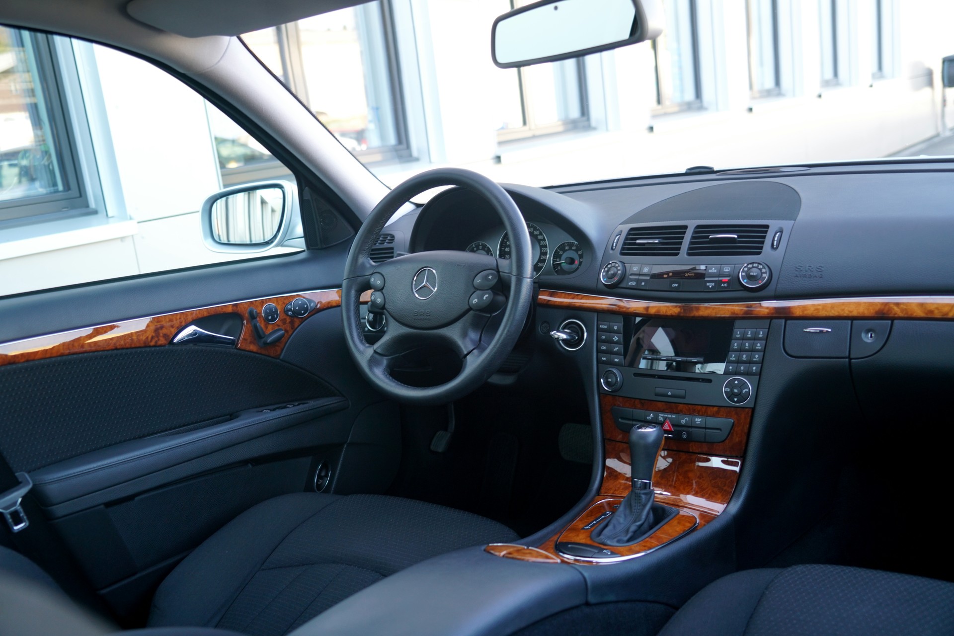 MERCEDES-BENZ E 350 Elégance 4Matic Automatic (CH)-image-13