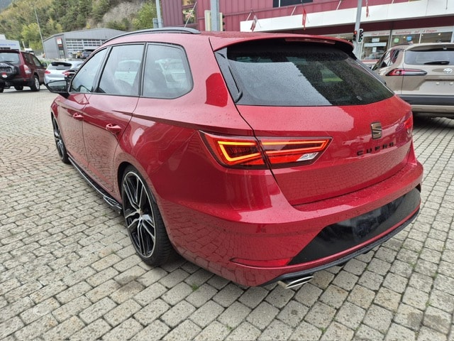 SEAT Leon ST 2.0 TSI Cupra 300 4 Drive DSG-image-2
