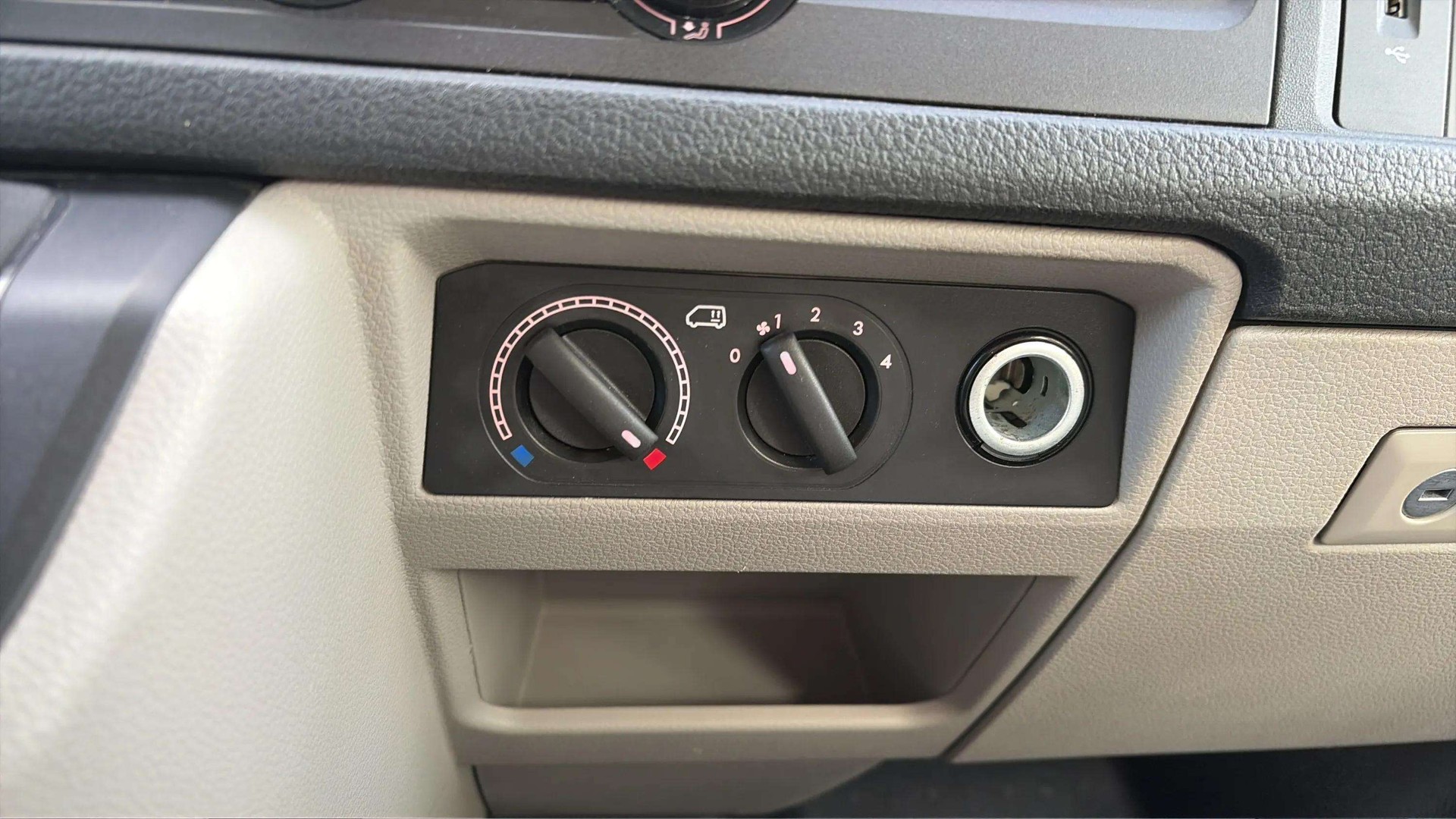 VW T6 2.0 TDI 6 Plätze und Sortimo Innenausbau-image-17