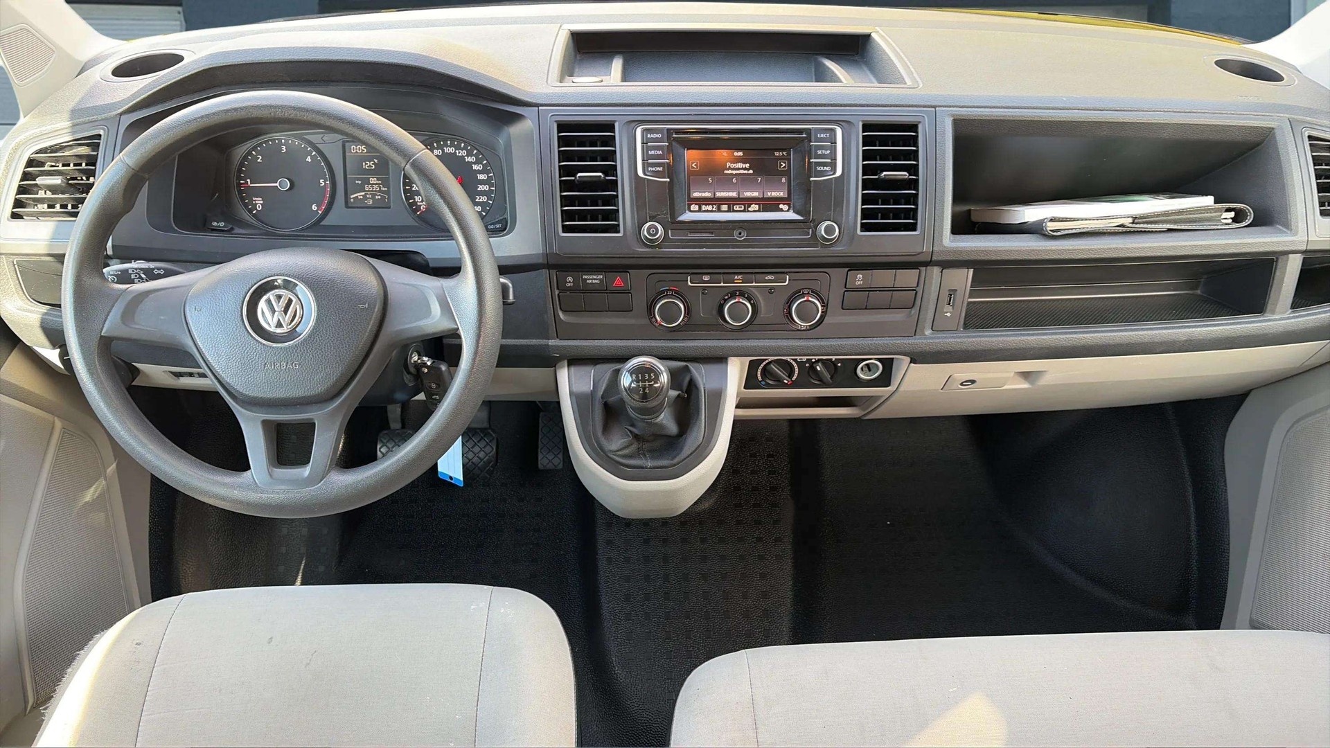 VW T6 2.0 TDI 6 Plätze und Sortimo Innenausbau-image-9