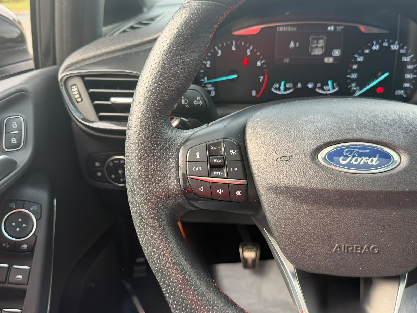 FORD Fiesta 1.0 SCTi ST Line-image-13