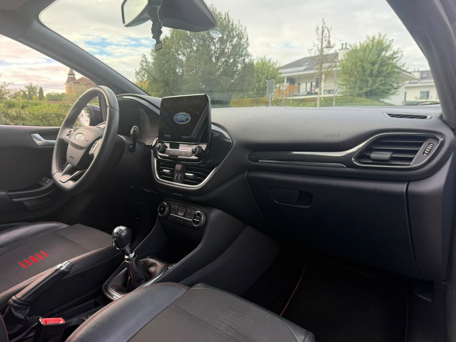 FORD Fiesta 1.0 SCTi ST Line-image-11