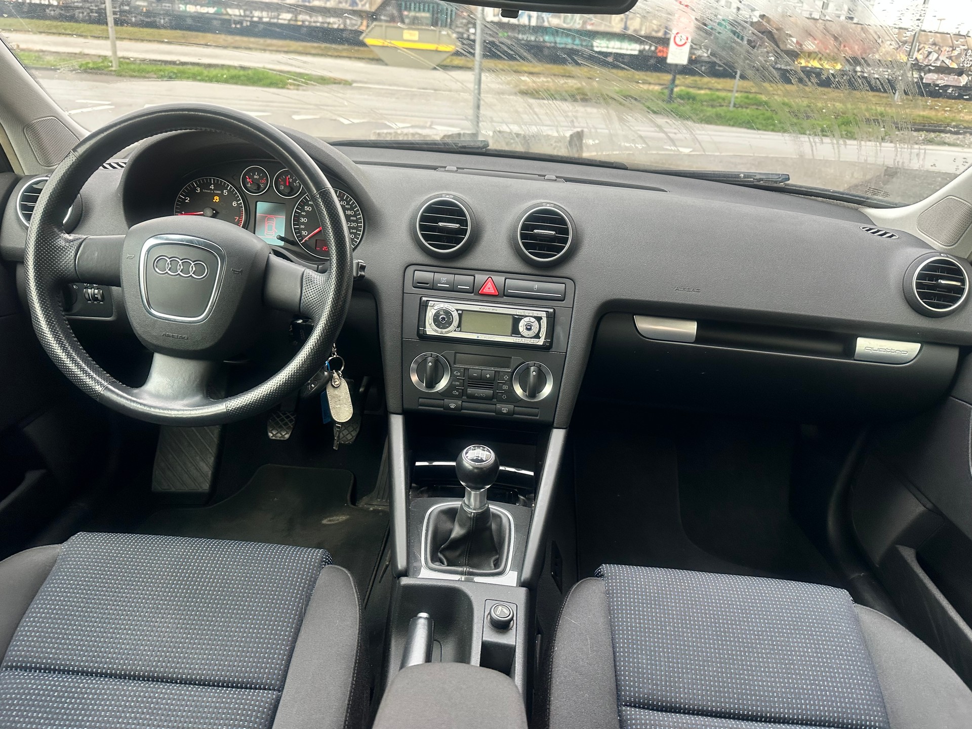 AUDI A3 Sportback 2.0 Turbo FSI Ambition quattro-image-9