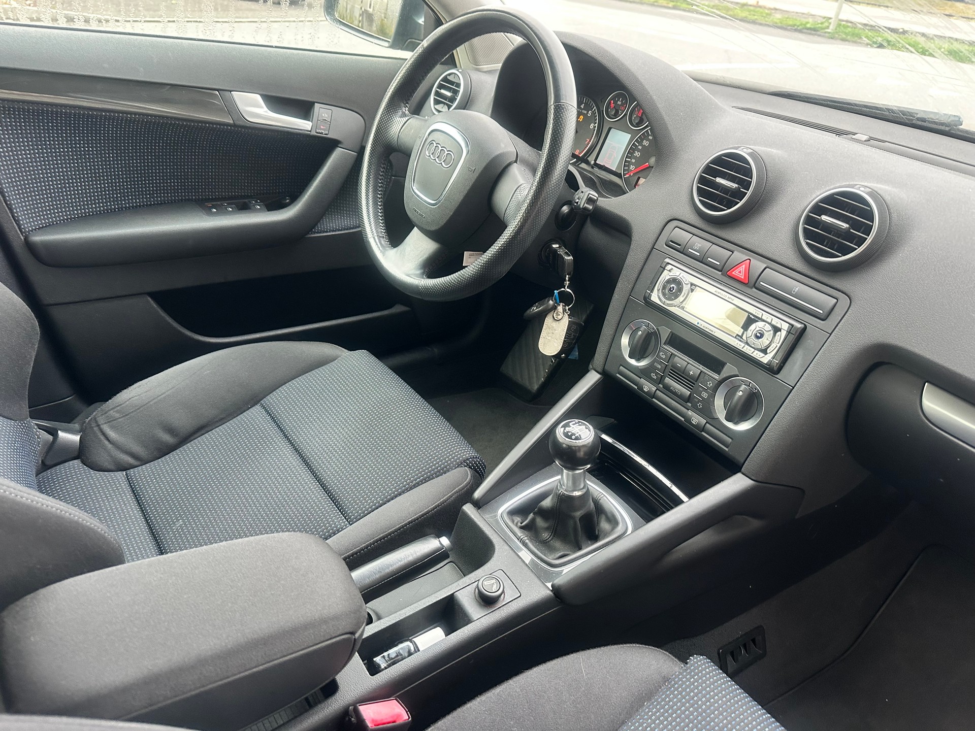 AUDI A3 Sportback 2.0 Turbo FSI Ambition quattro-image-14