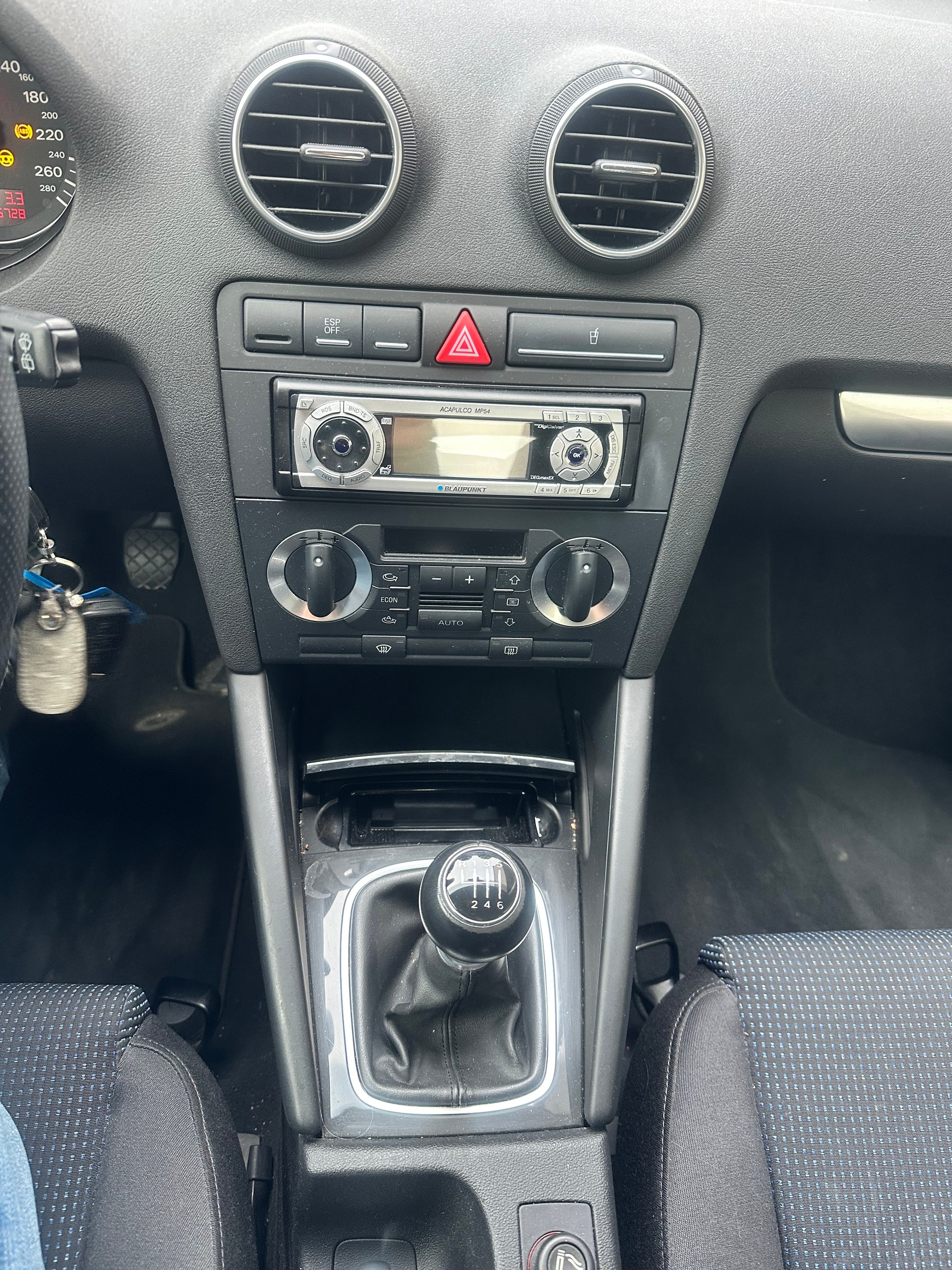 AUDI A3 Sportback 2.0 Turbo FSI Ambition quattro-image-10