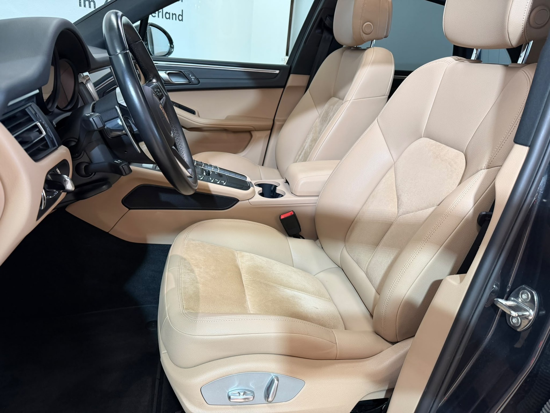 PORSCHE Macan PDK-image-5