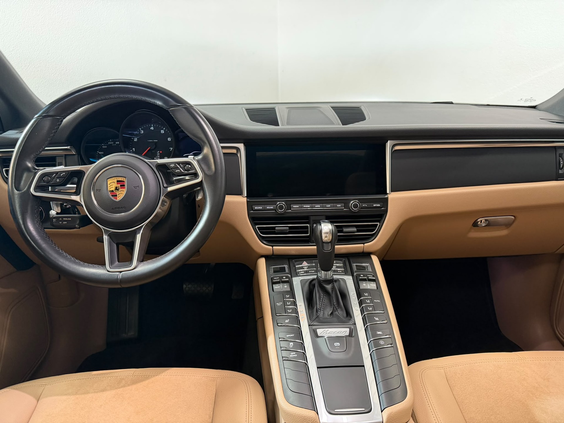 PORSCHE Macan PDK-image-9