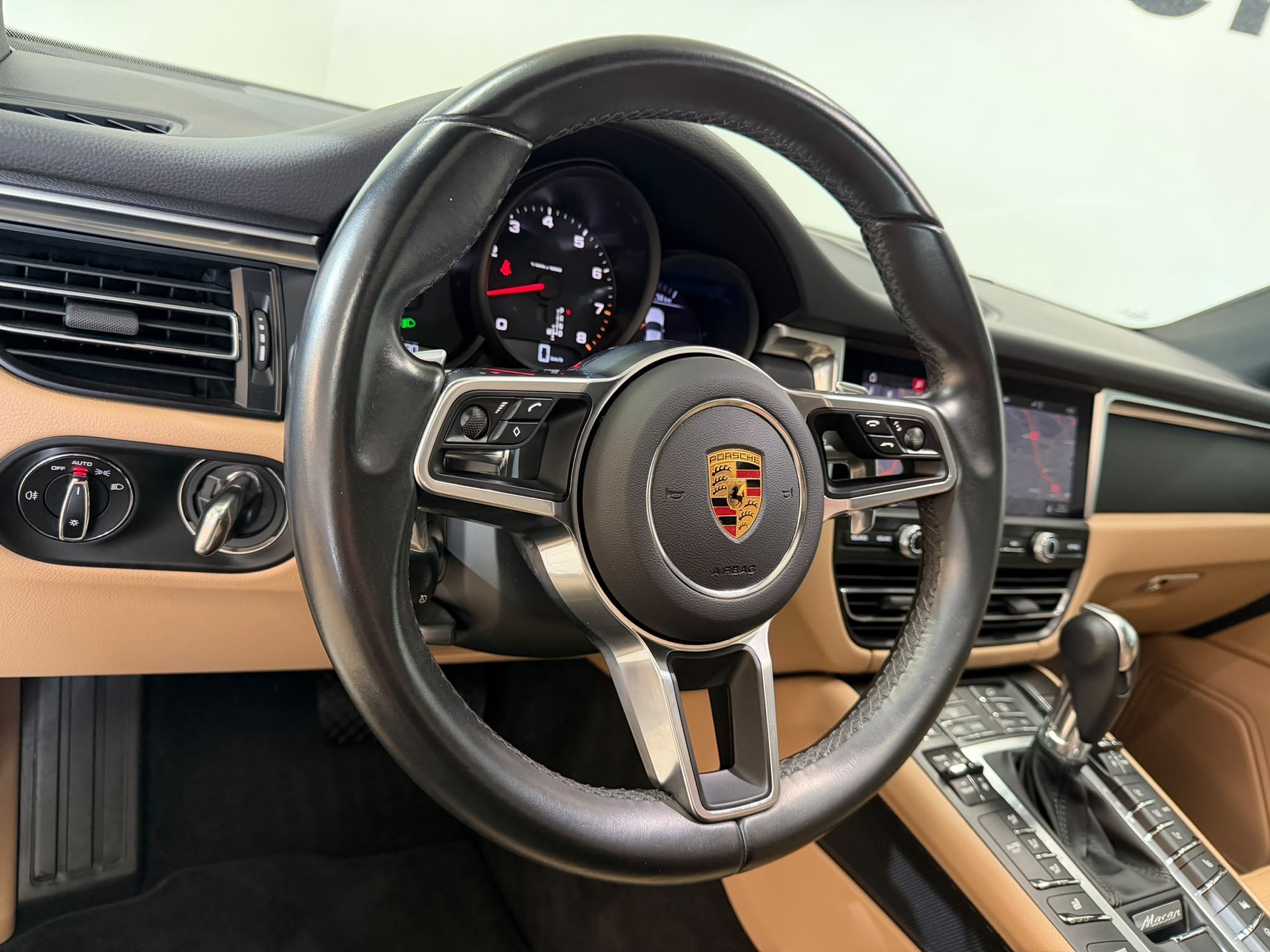 PORSCHE Macan PDK-image-6