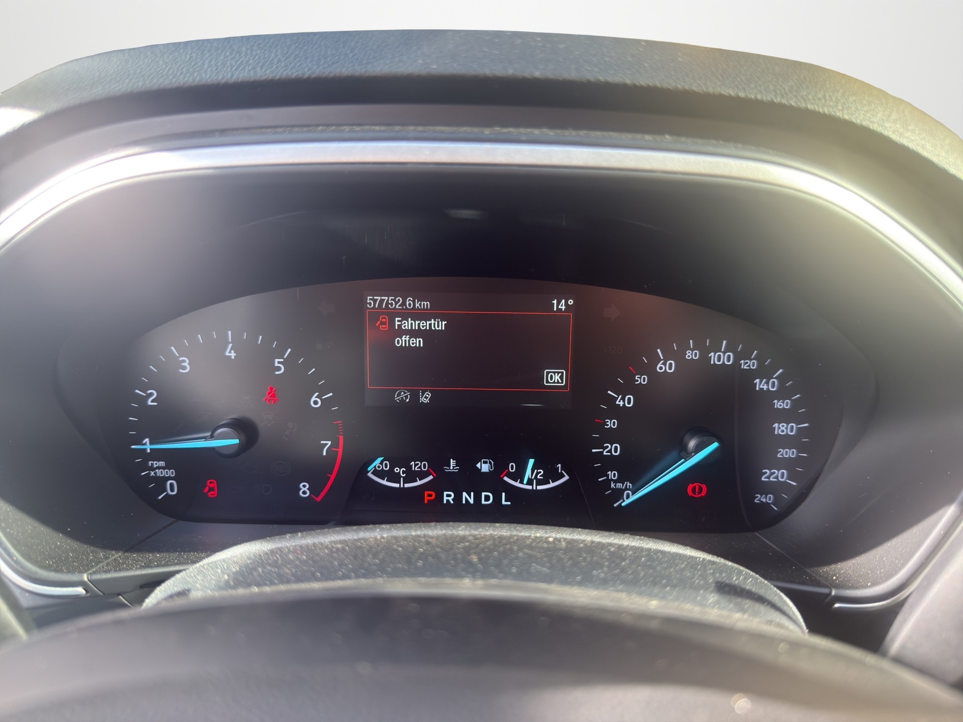 FORD Focus 1.0 SCTi Cool Connect Automatic-image-8