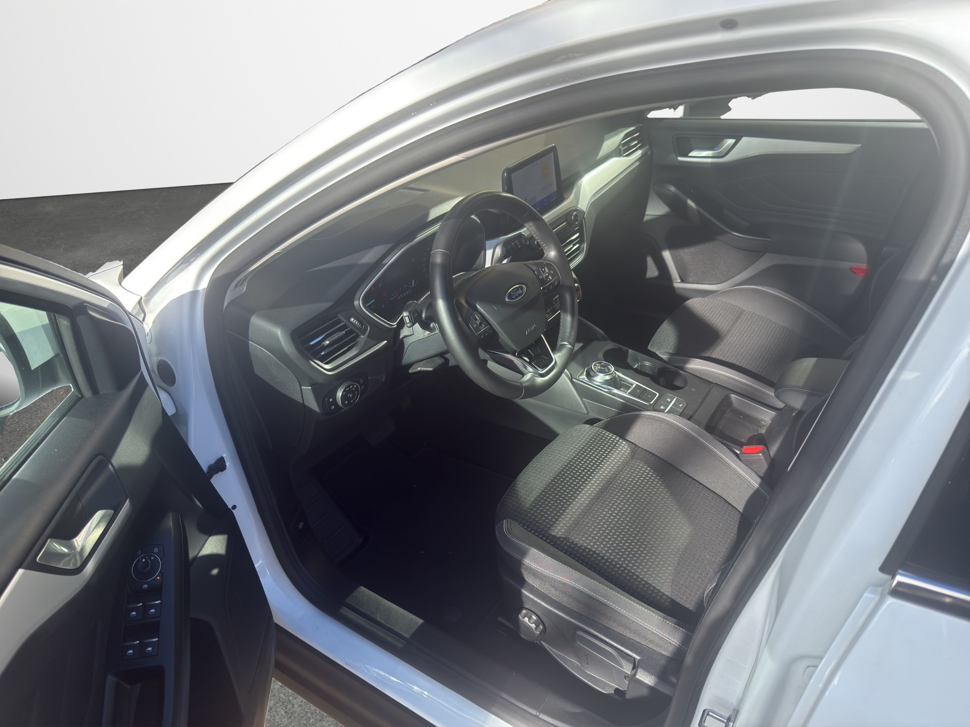 FORD Focus 1.0 SCTi Cool Connect Automatic-image-11