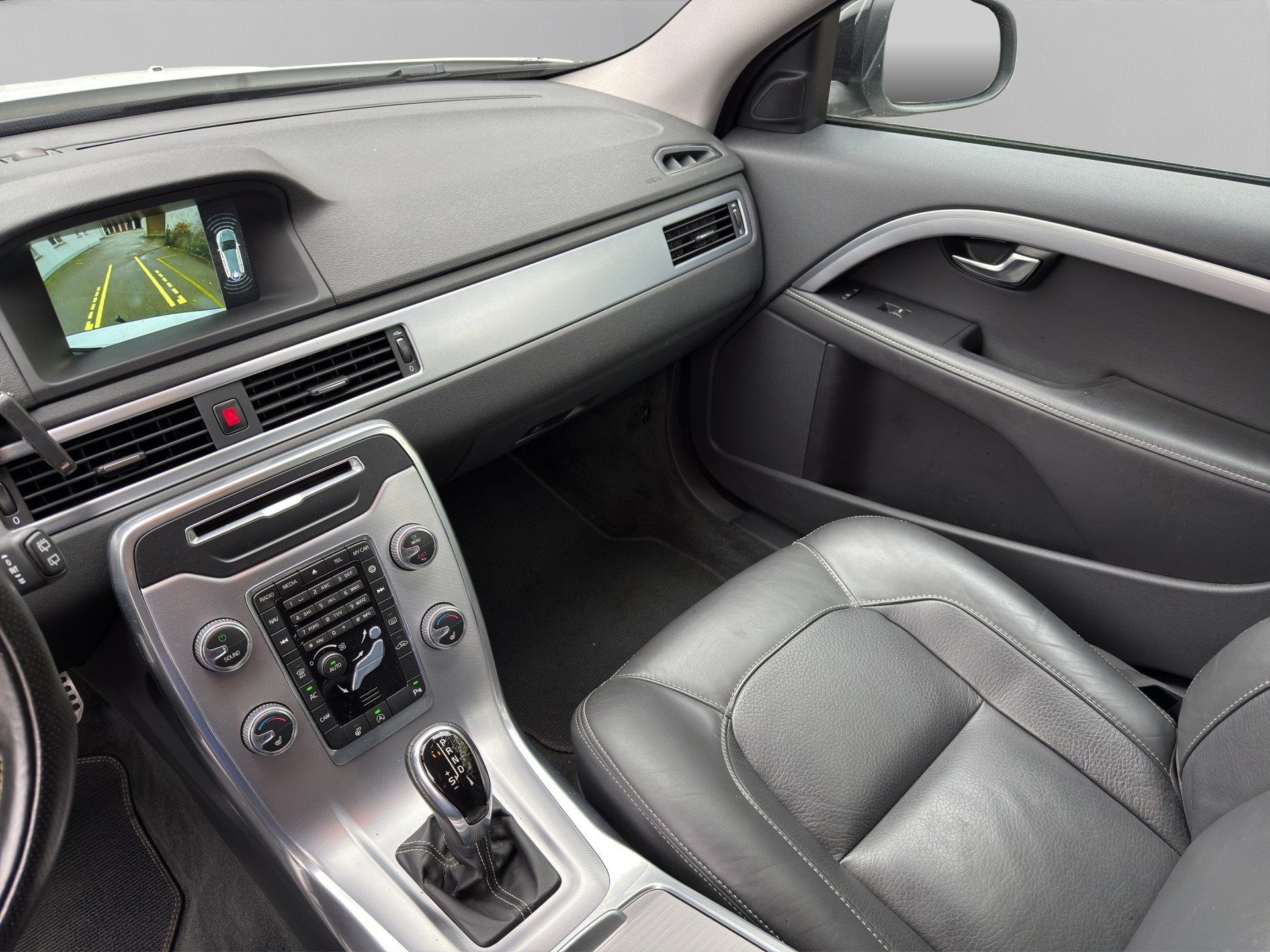 VOLVO V70 D4 AWD Momentum Dynamic Edition Geartronic-image-11