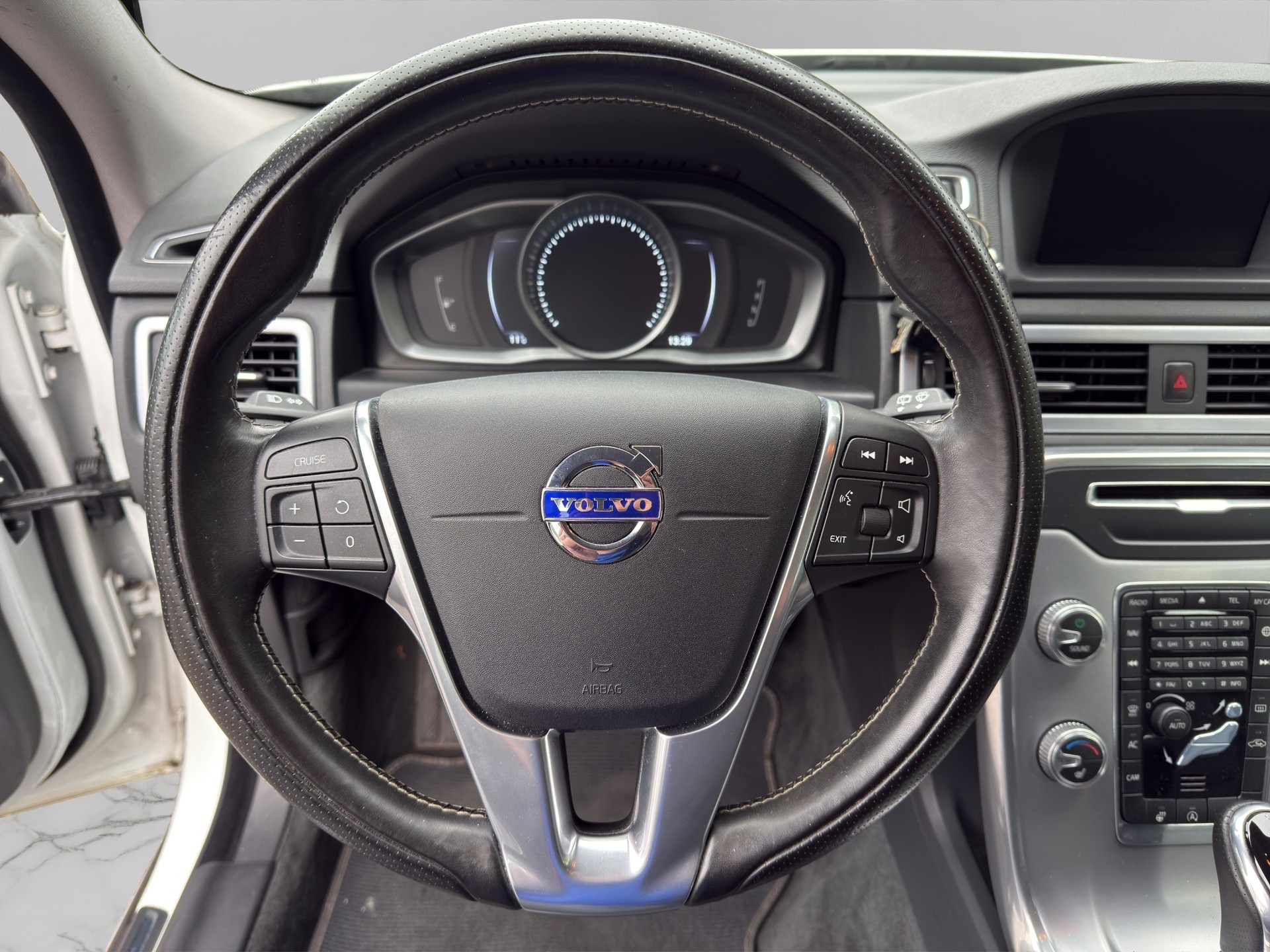 VOLVO V70 D4 AWD Momentum Dynamic Edition Geartronic-image-10