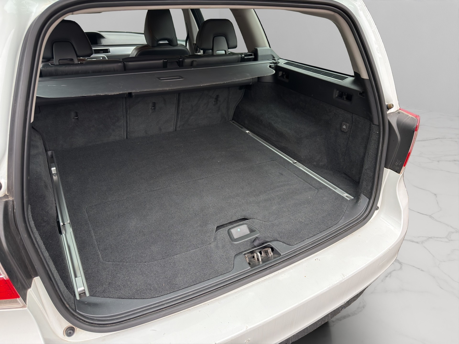 VOLVO V70 D4 AWD Momentum Dynamic Edition Geartronic-image-8