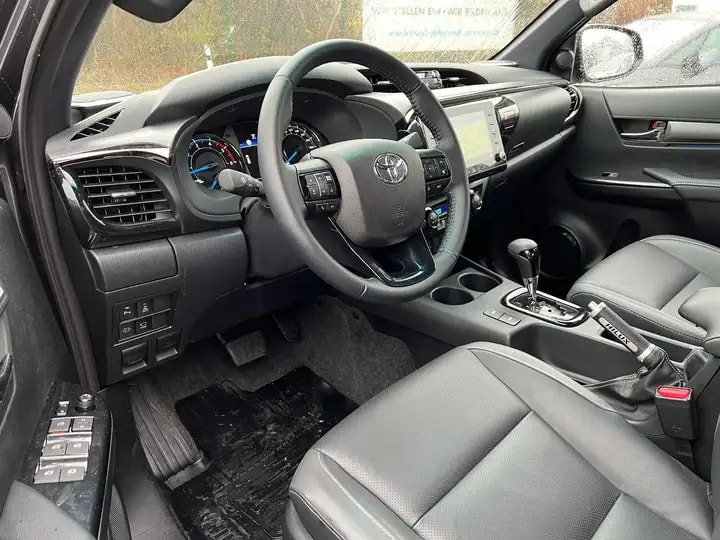 TOYOTA HI-LUX INVINCIBLE 2,8 DC 4x4 MHEV oxydbronze / grey metallic, inklusive AHK 3,5 Tonnen + Wanne-image-4