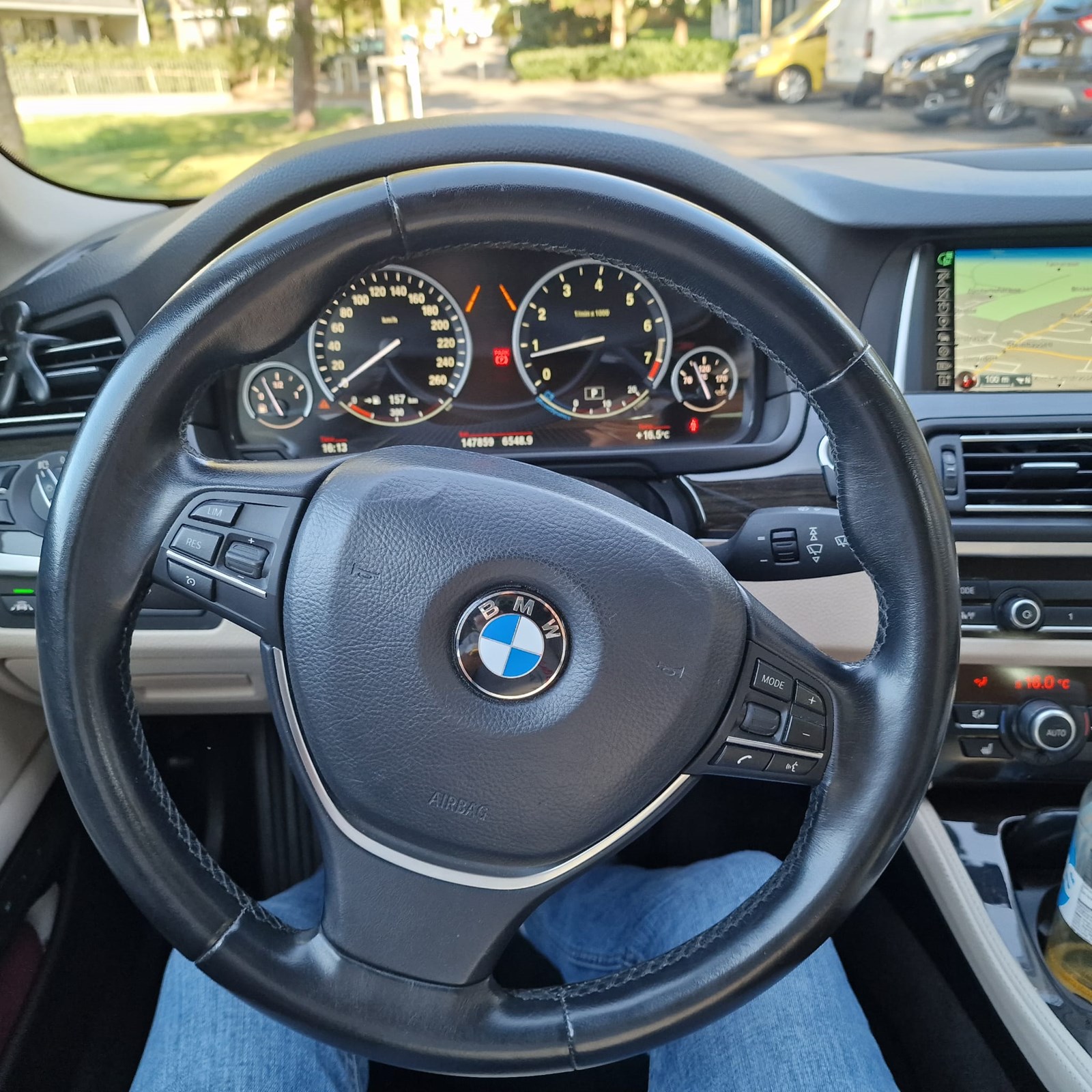 BMW 550i Touring Luxury Line Steptronic-image-4