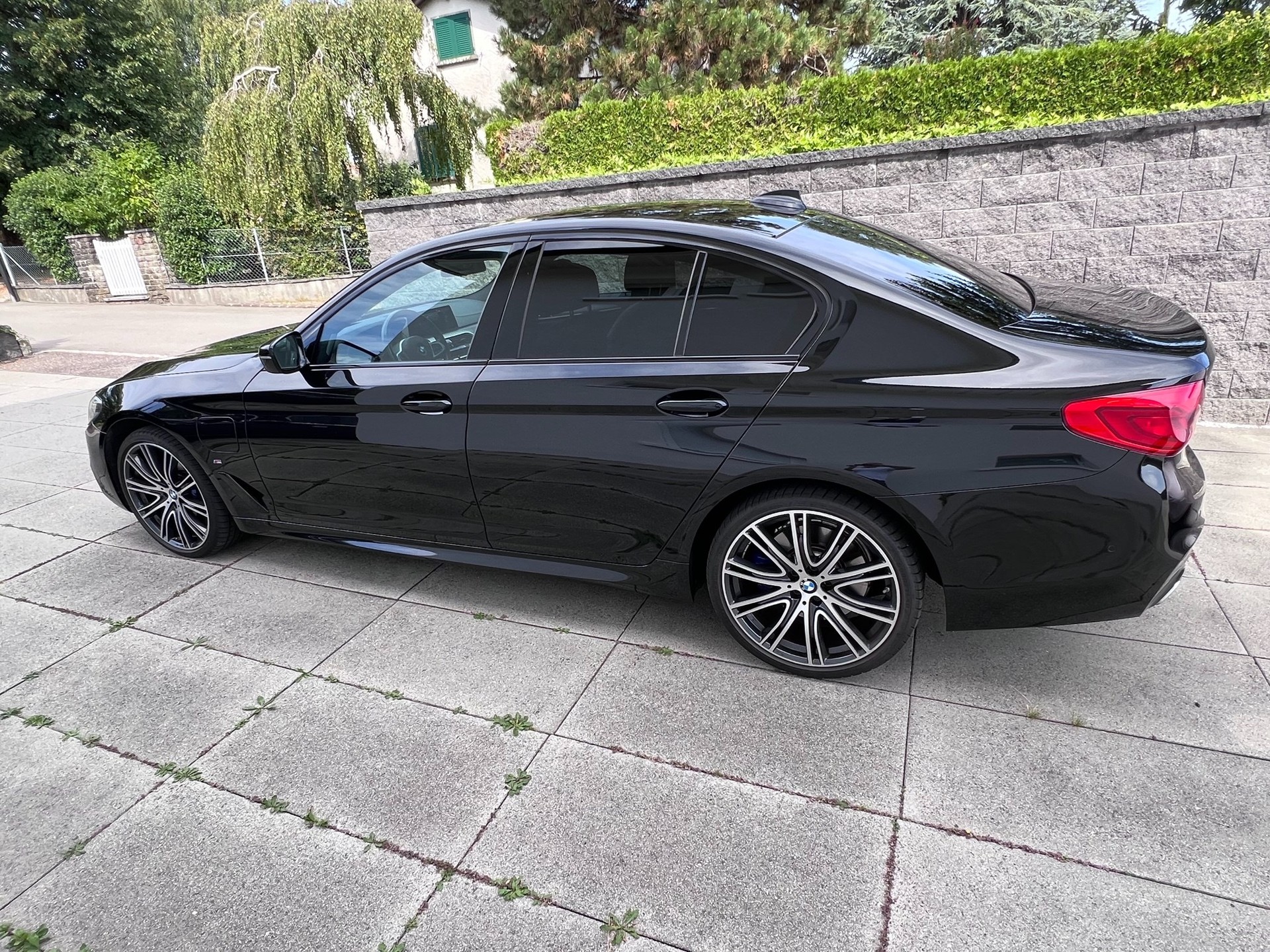 BMW 530e xDrive Pure M Sport Edition Steptronic-image-1