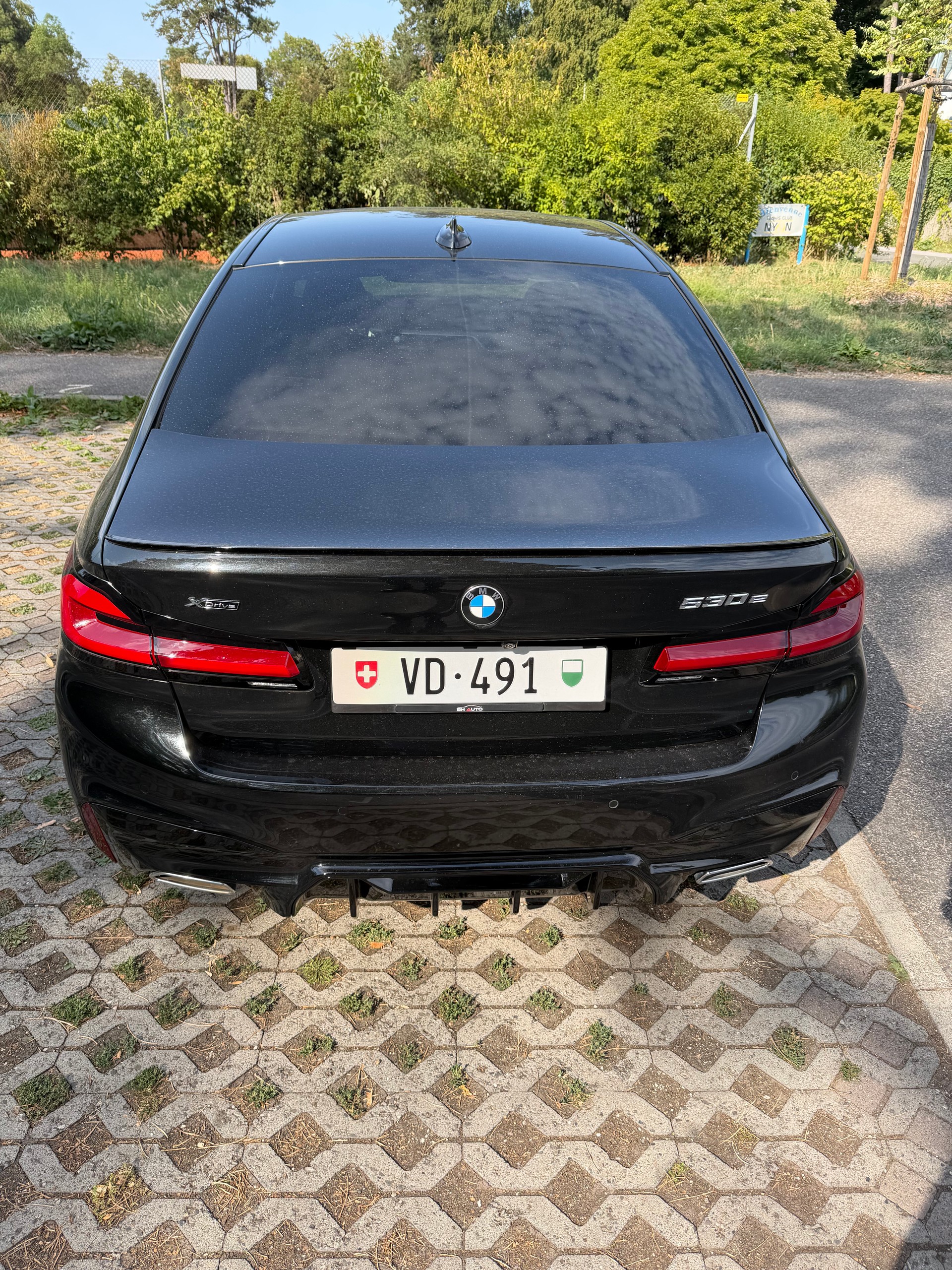 BMW 530e xDrive Pure M Sport Edition Steptronic-image-6