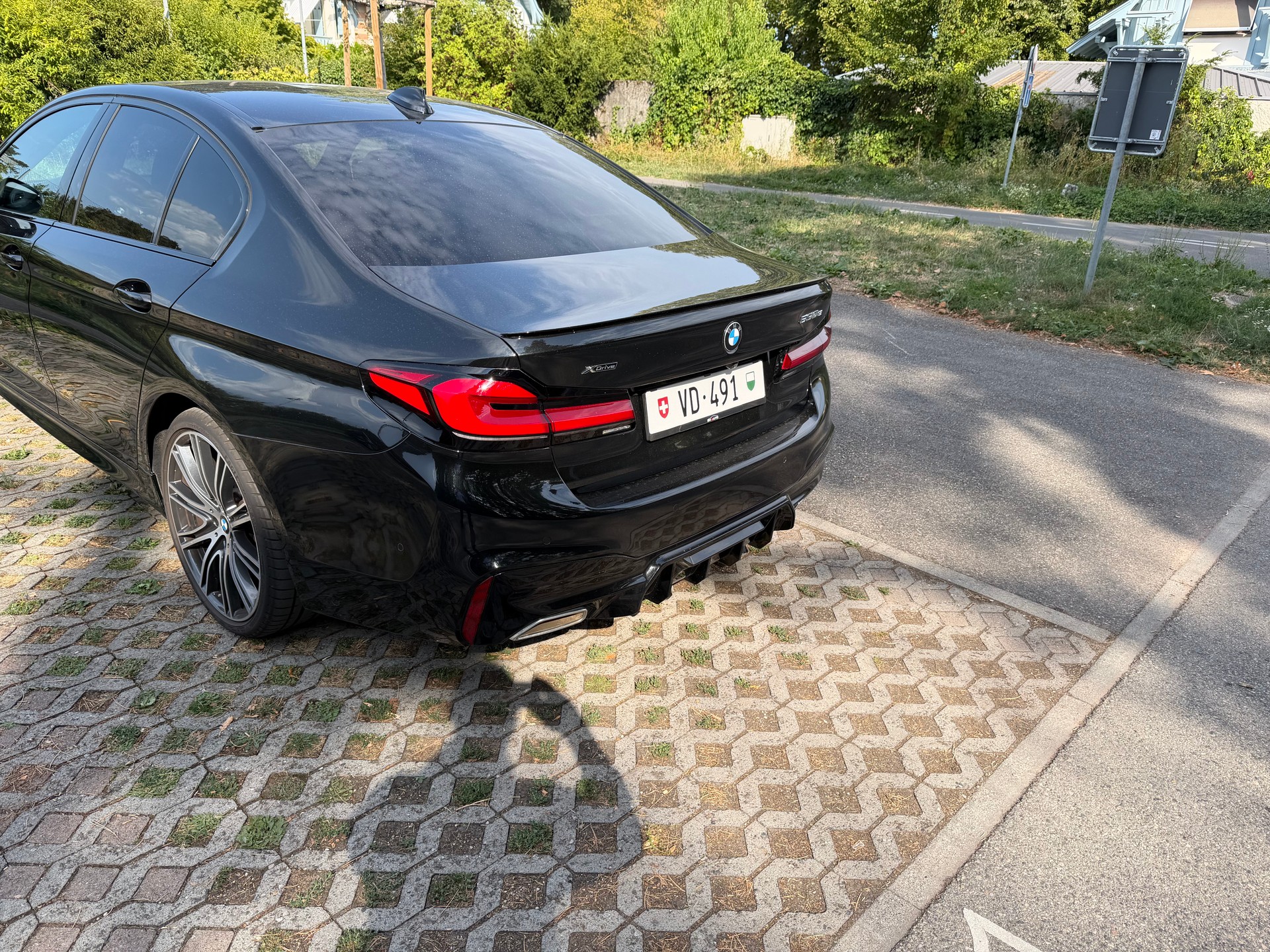 BMW 530e xDrive Pure M Sport Edition Steptronic-image-7