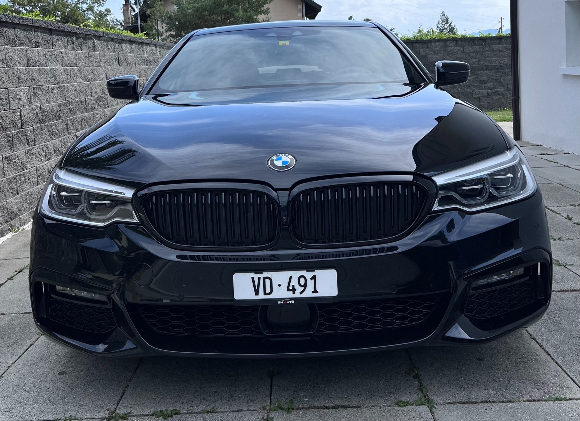 BMW 530e xDrive Pure M Sport Edition Steptronic-image-0
