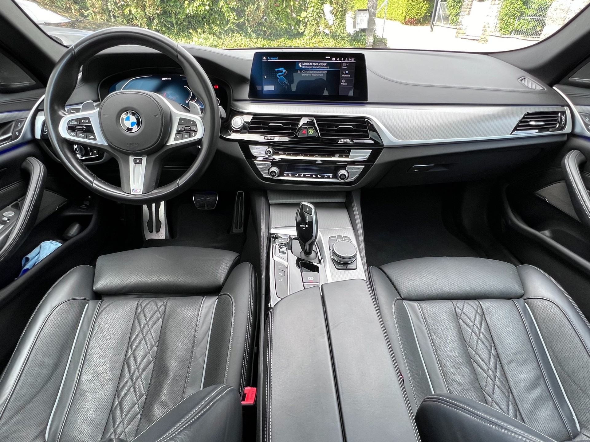 BMW 530e xDrive Pure M Sport Edition Steptronic-image-2