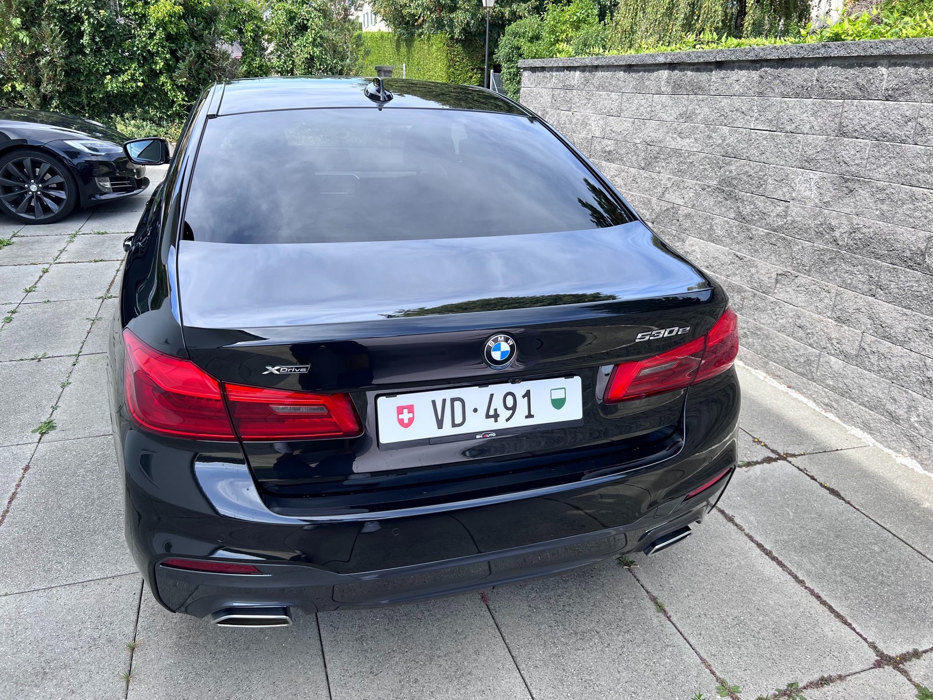 BMW 530e xDrive Pure M Sport Edition Steptronic-image-3