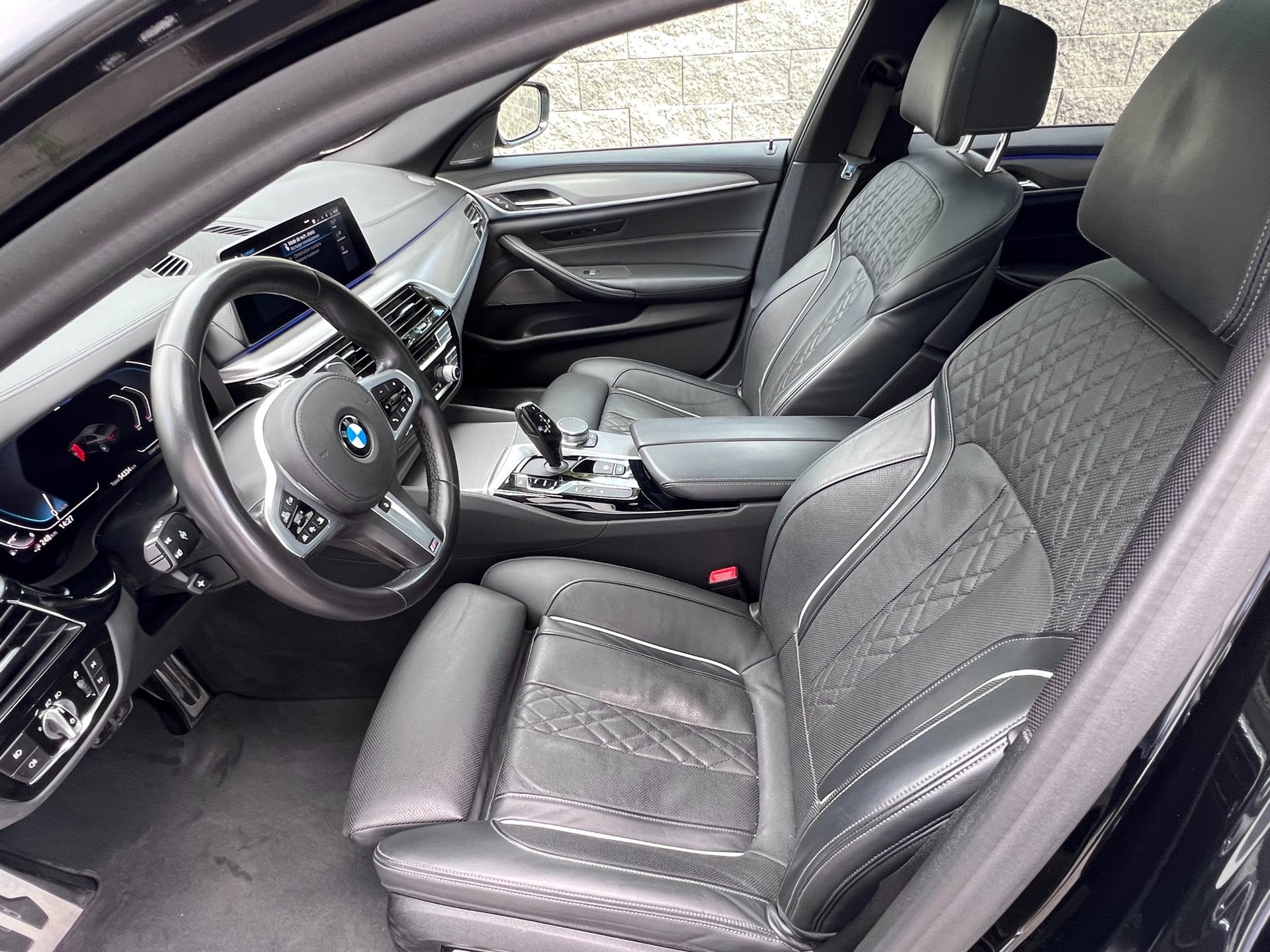 BMW 530e xDrive Pure M Sport Edition Steptronic-image-4