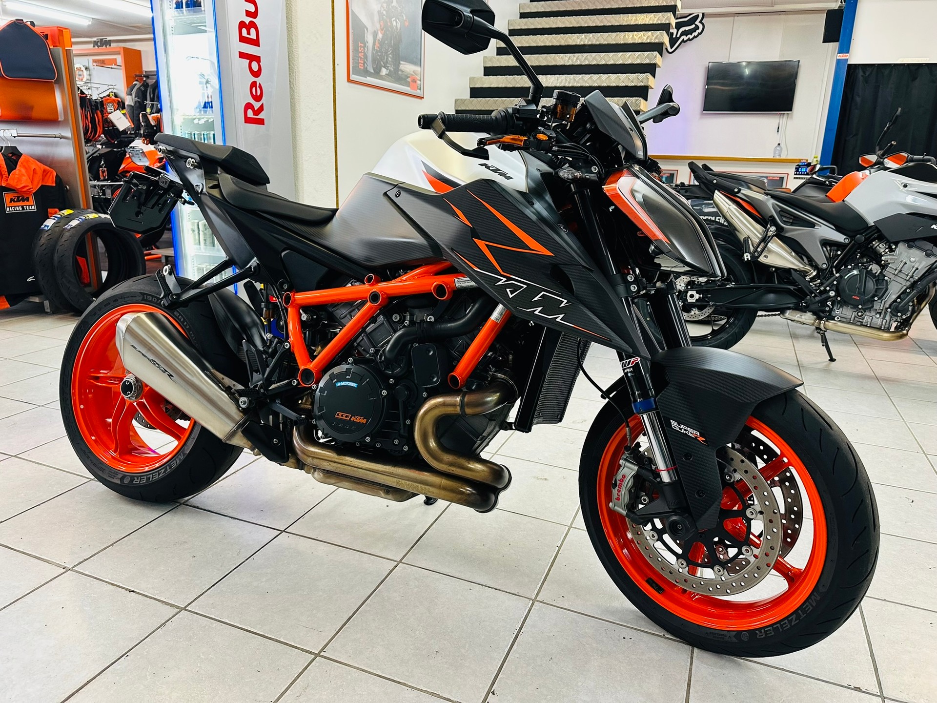 KTM 1290 Super Duke R EVO-image-14
