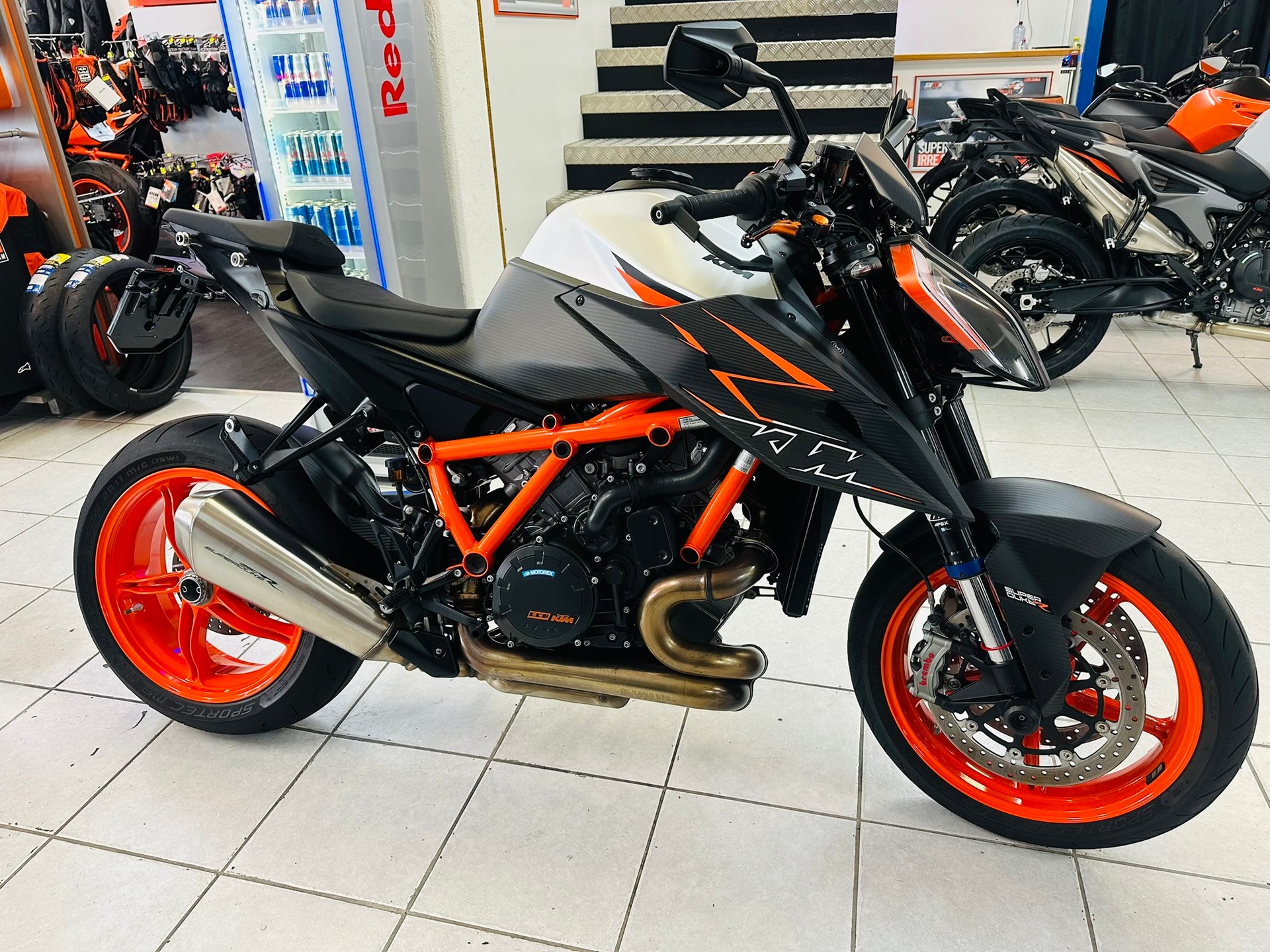 KTM 1290 Super Duke R EVO-showroom-element-1
